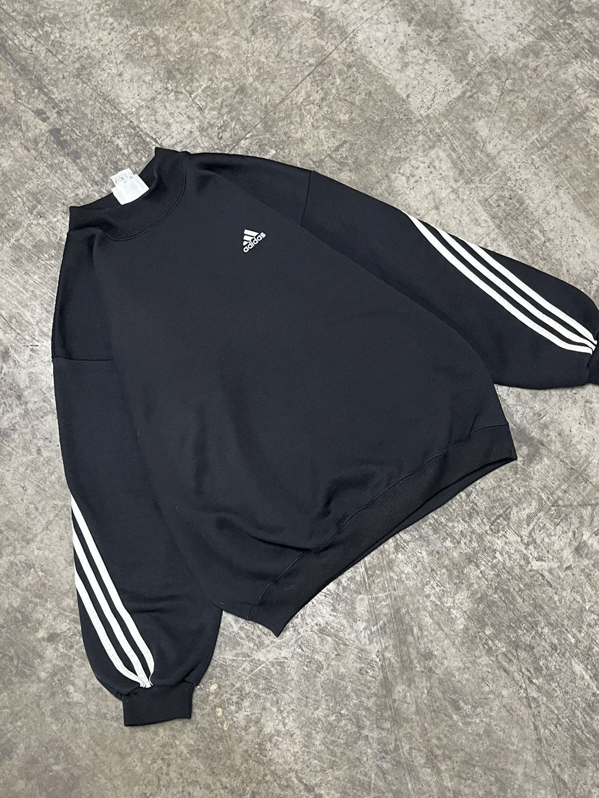 Adidas × Vintage Adidas vintage boxy fit crewneck sweatshirt hype rare sporty Size US M / EU 48-50 / 2 - 3 Thumbnail