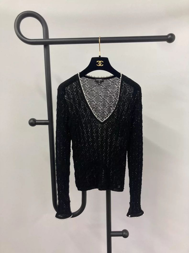 Chanel Chanel Black Pearl V-Neck Knit Top - dmc Size US M / EU 48-50 / 2 - 1 Thumbnail