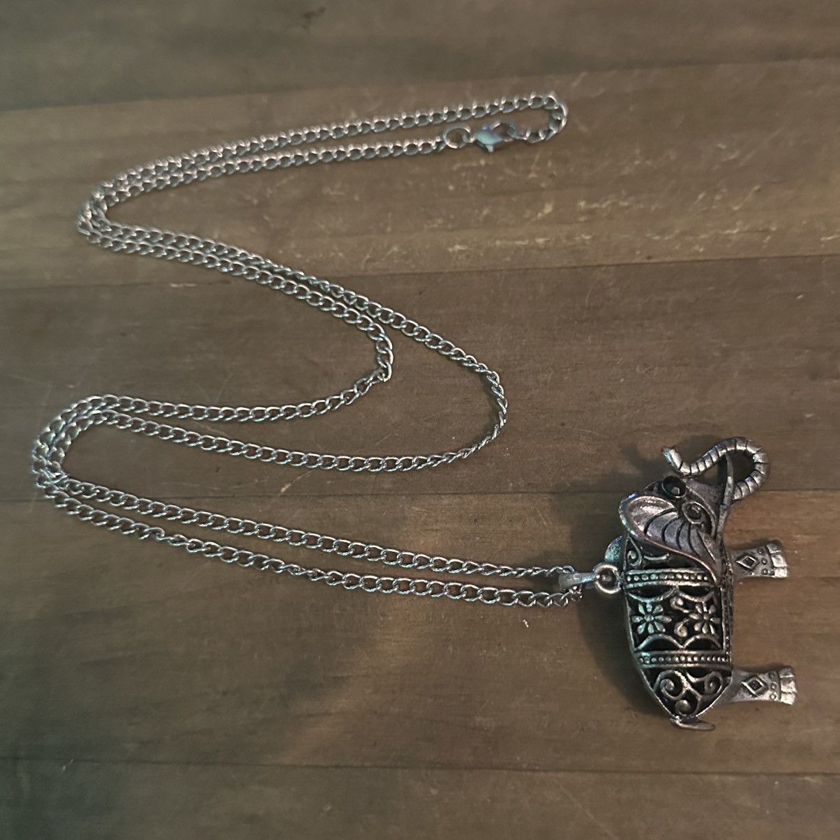 Other Silver tone filigree elephant pendant necklace Size ONE SIZE - 2 Thumbnail
