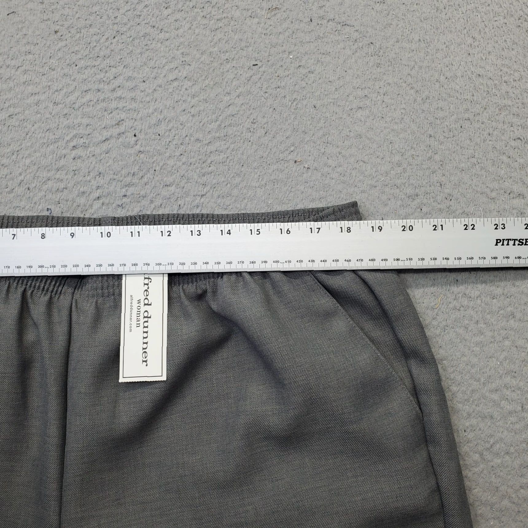 Vintage Alfred Dunner Crop Pants Womens Size 18W Gray Elastic Waist Pockets Cropped 100% Polyester Classic Fit -NWT- Size 40" / US 18 - 6 Thumbnail
