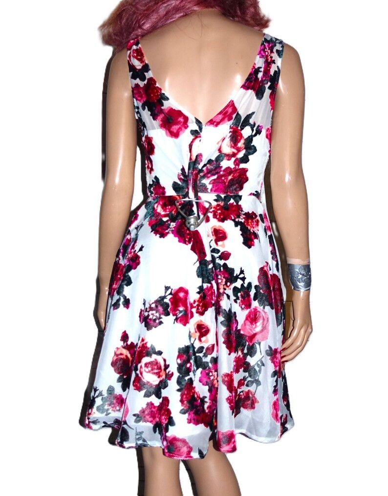 Betsey Johnson Betsey Johnson White Floral Velvet Applique Dress 8 Size M / US 6-8 / IT 42-44 - 5 Thumbnail