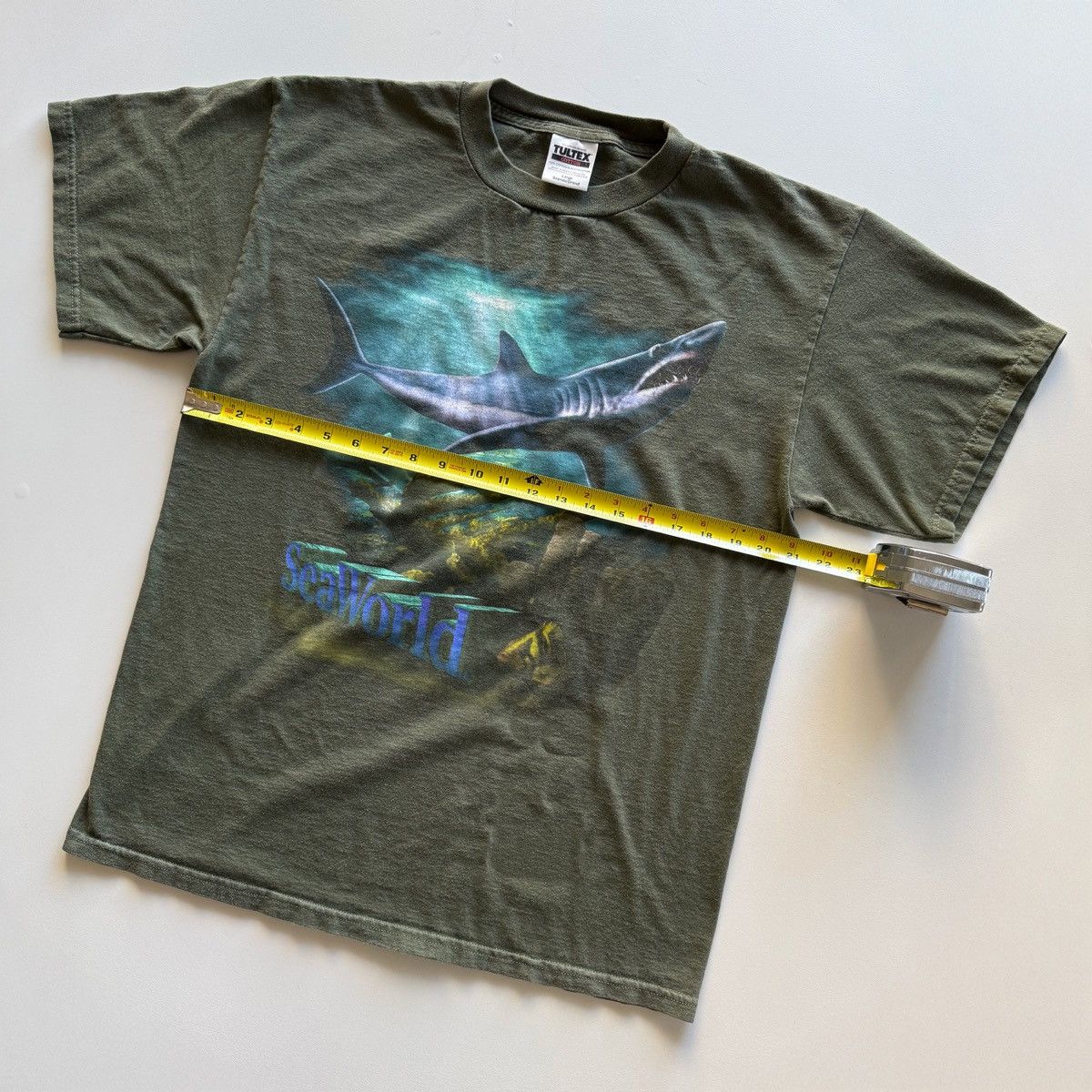 Vintage 1997 Vintage SeaWorld Shark Tee Size US L / EU 52-54 / 3 - 7 Thumbnail