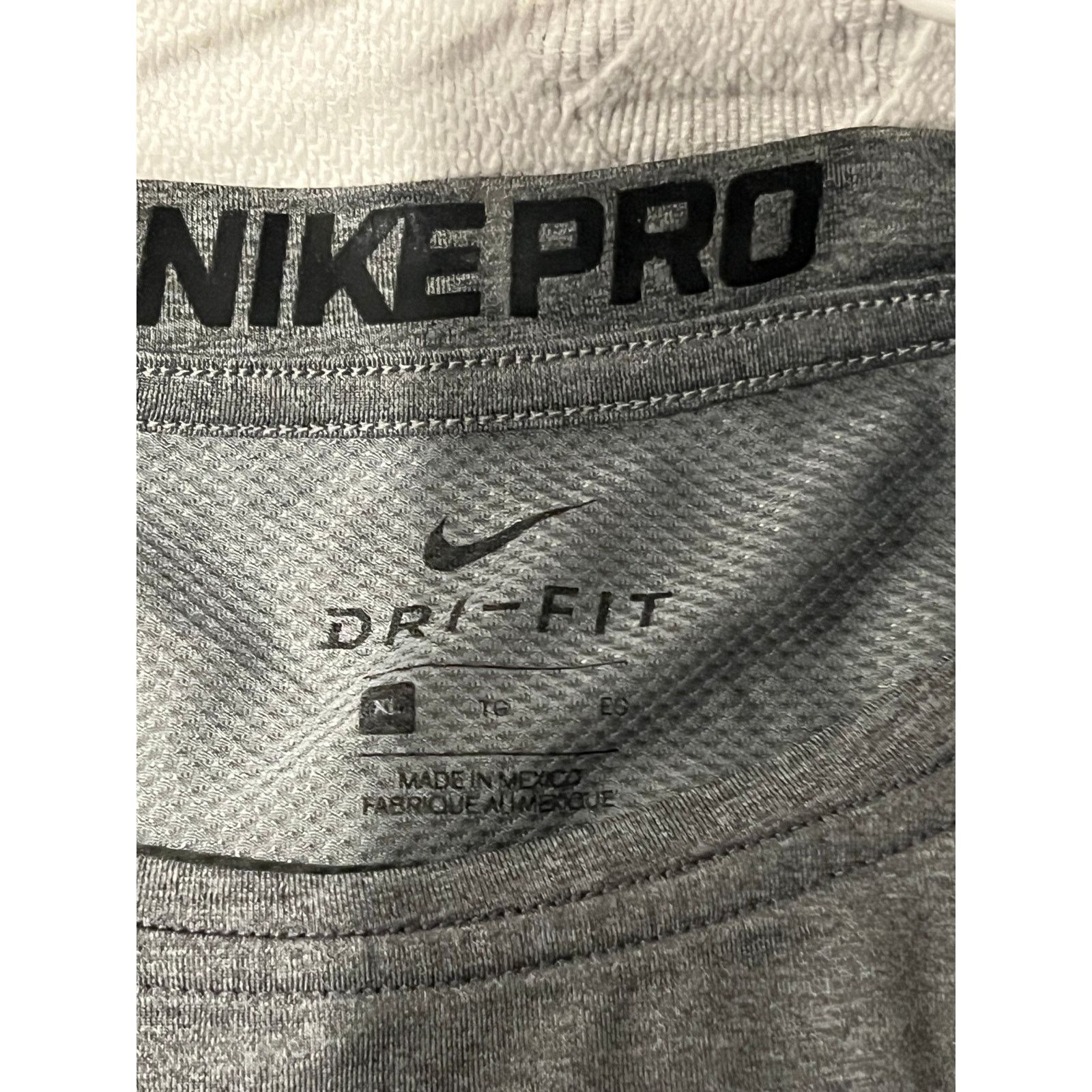 Nike Nike Pro Dri-Fit Slim Fit Long Sleeve Shirt Mens XL Size US XL / EU 56 / 4 - 3 Thumbnail