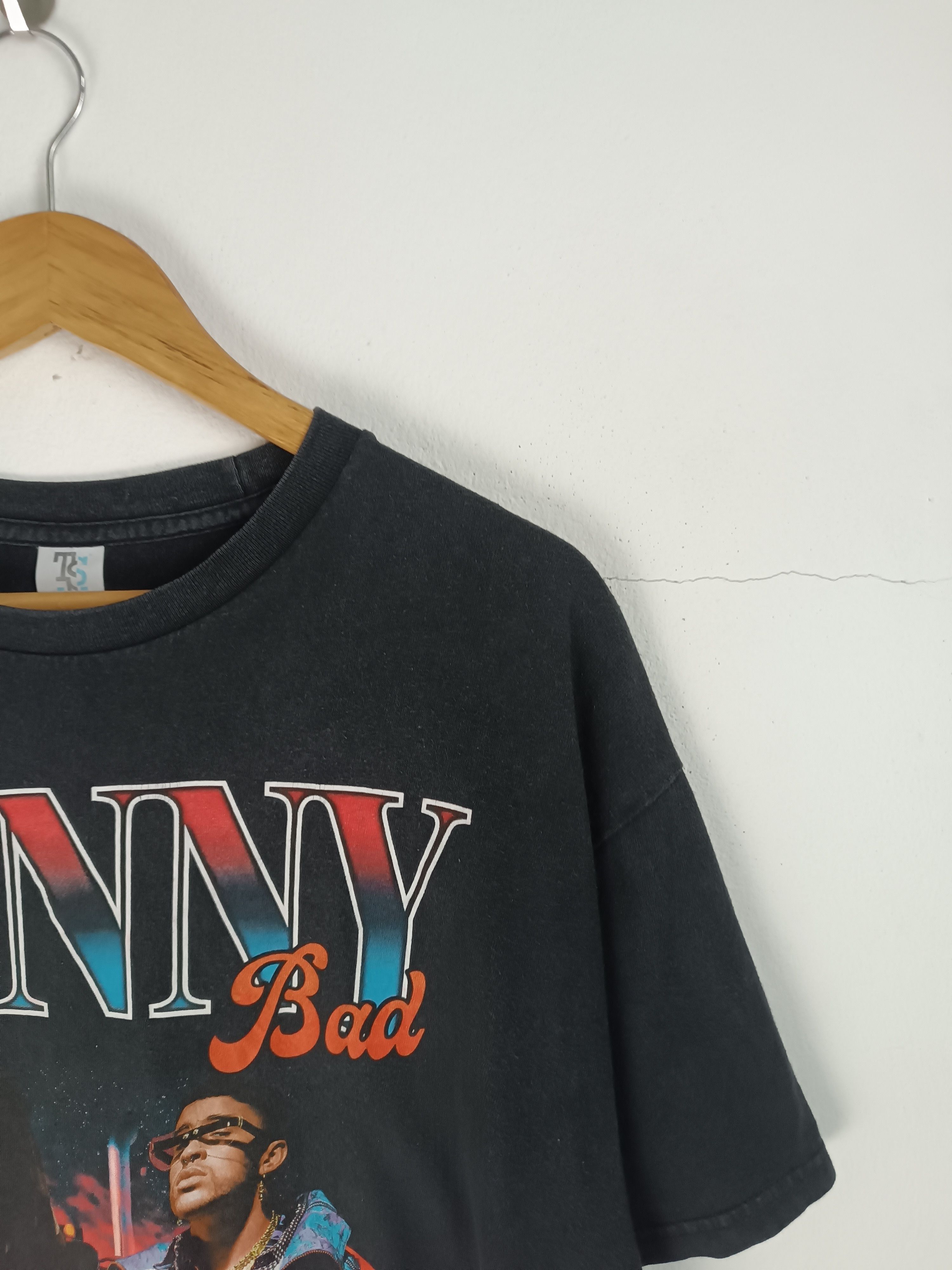 Rap Tees VINTAGE FADED BAD BUNNY EL ULTIMO TOUR DEL MUNDO TEE Size US XL / EU 56 / 4 - 7 Thumbnail
