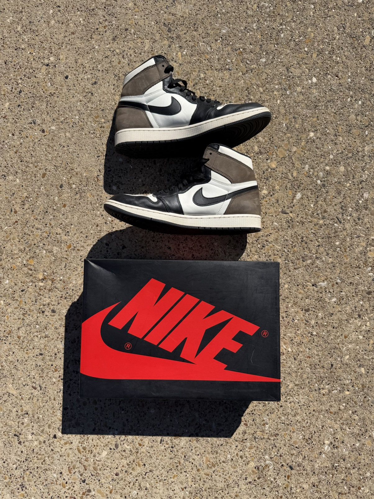 Nike Jordan 1 OG high Mocha Size US 12 / EU 45 - 1 Thumbnail