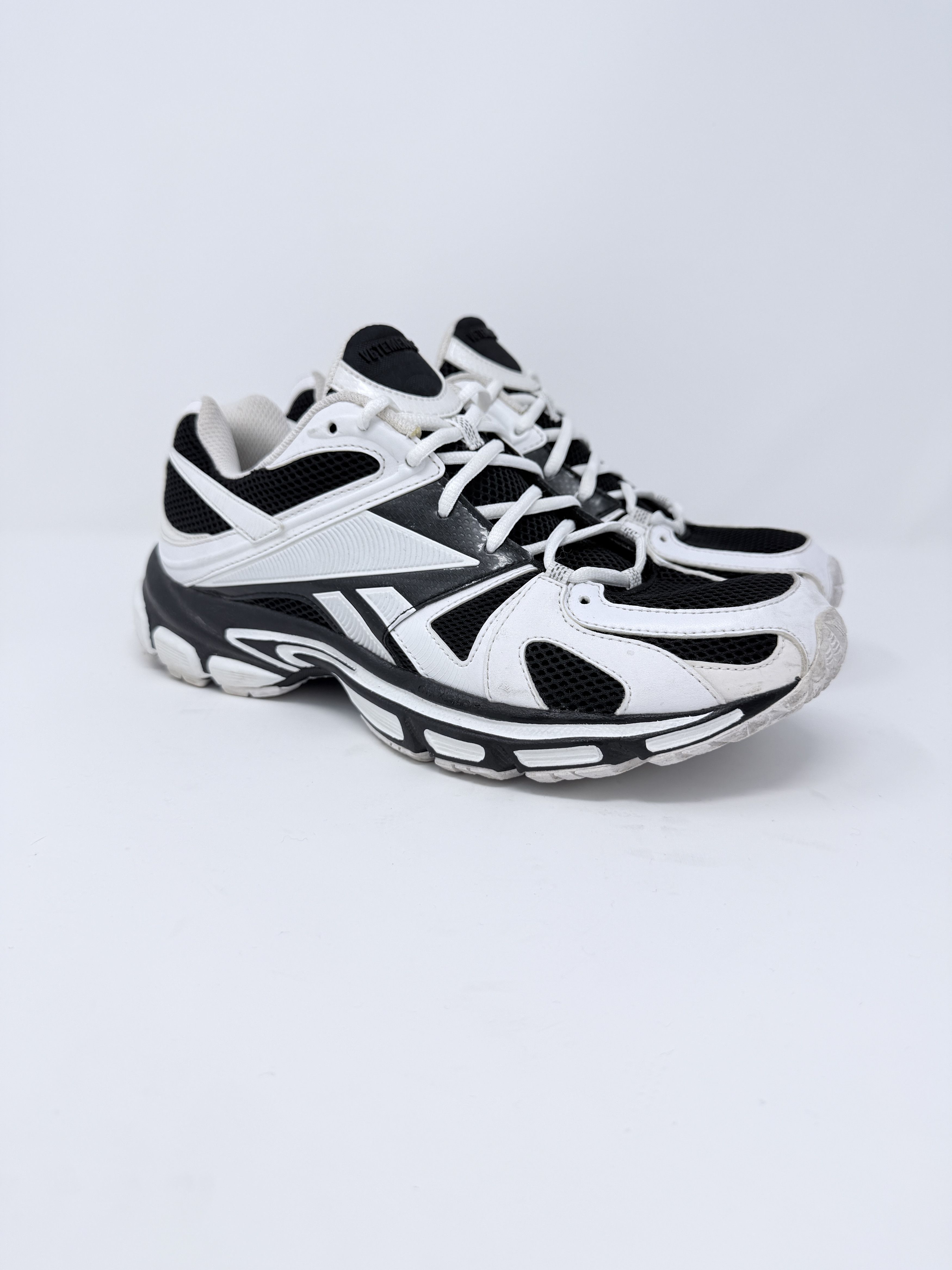 Reebok × Vetements Vetements Reebok Spike Runner 200 Black White Size US 9.5 / EU 42-43 - 1 Thumbnail