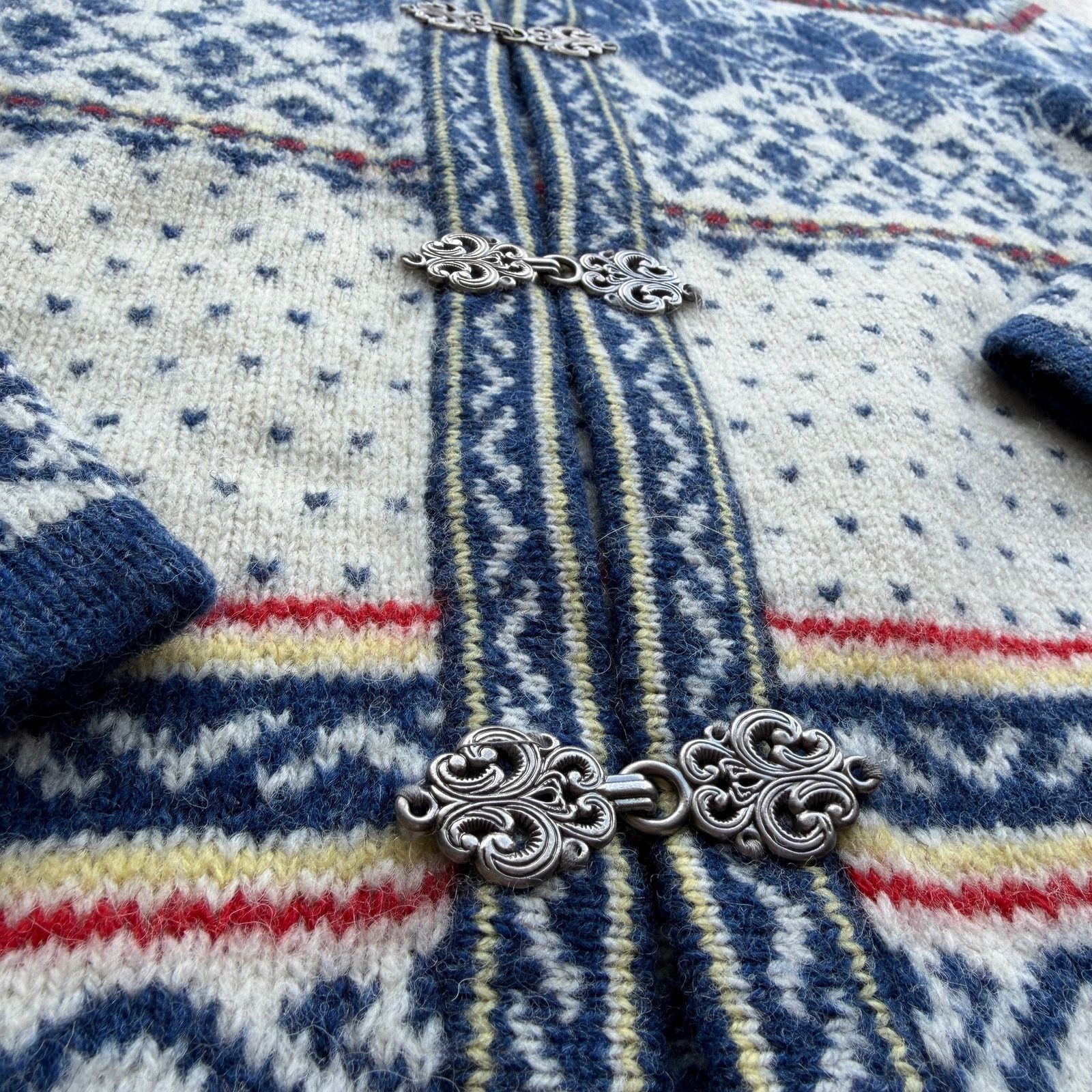 Other Vintage Y2K 100% Wool Nordic Fair Isle Clasp Cardigan L Size L / US 10 / IT 46 - 3 Thumbnail