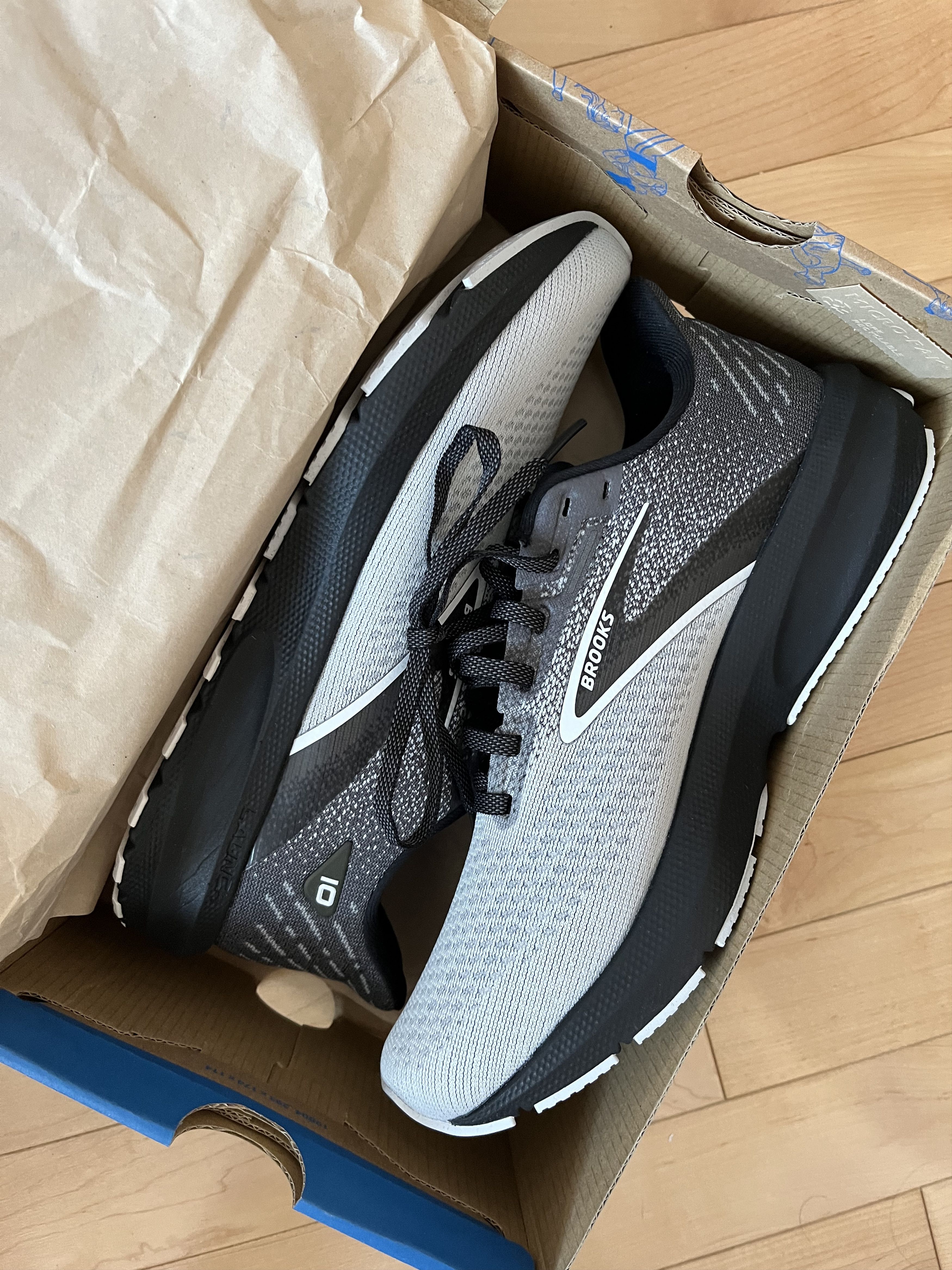 Brooks Brooks Launch 10 Size US 7.5 / EU 40-41 - 3 Thumbnail