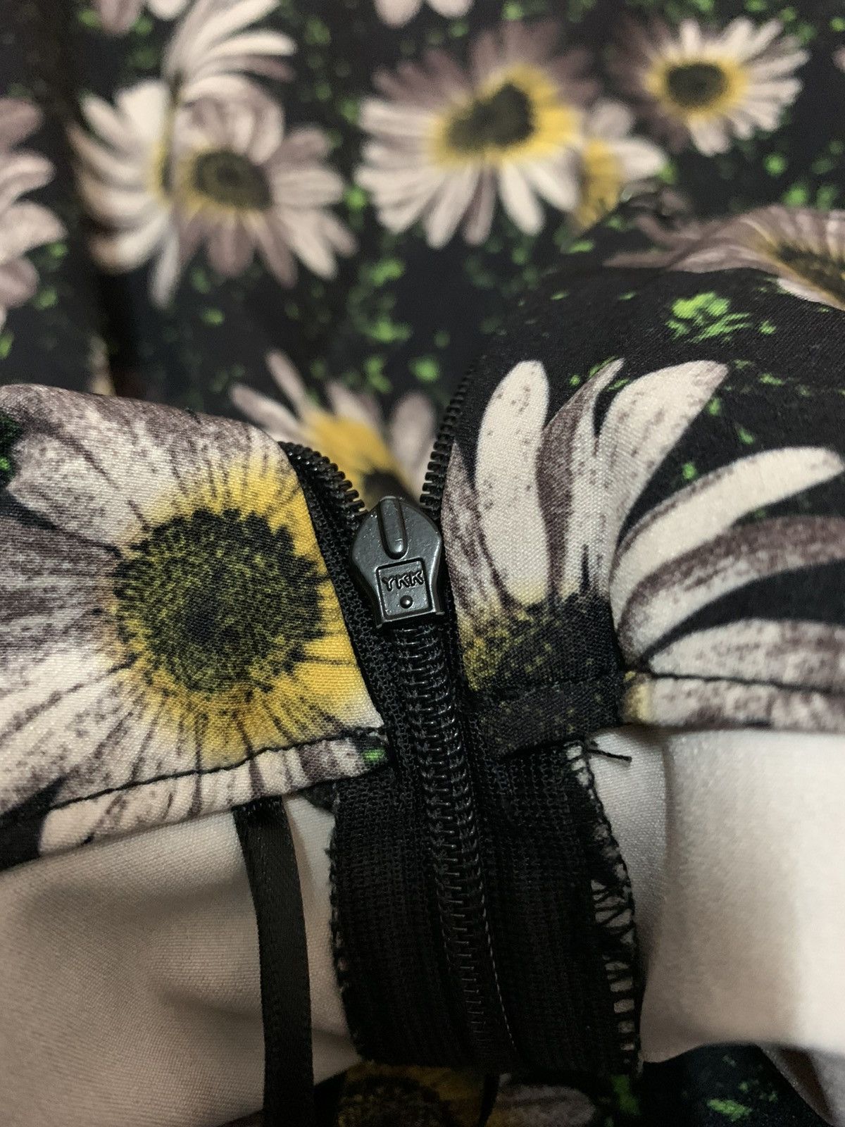 Moschino Moschino Cheap & Chic - S/S’10 - Daisy Flower Mini Skirt Size 28" / US 6 / IT 42 - 7 Thumbnail