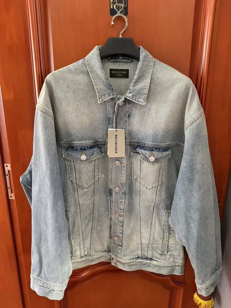 Balenciaga Balenciaga Double B Graffiti Denim Jacket Size US S / EU 44-46 / 1 - 2 Thumbnail