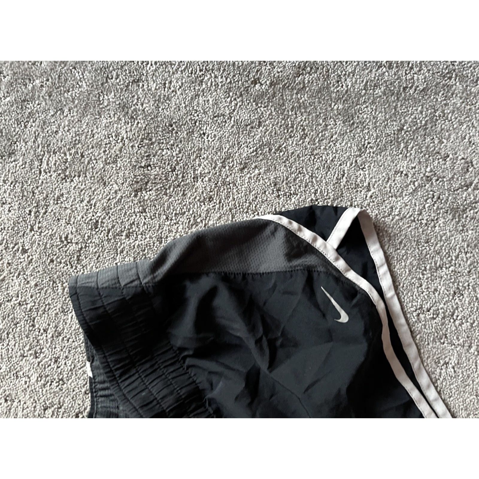 Nike Vintage Nike Shorts Womens M Lined Black Windbreaker No Drawstring Pockets Flexibility: Adjustable Waist Features: Pockets Elastic Waist Lightweight Size 32" / US 10 / IT 46 - 2 Thumbnail