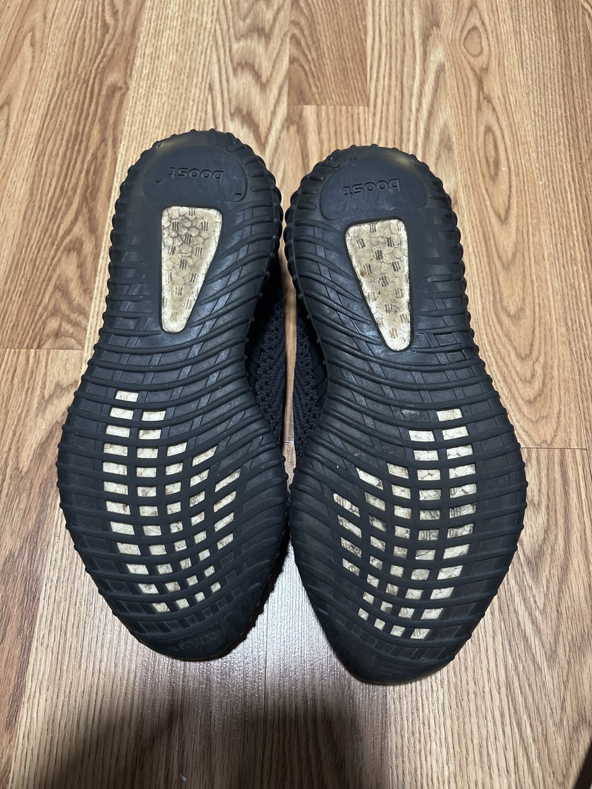 Yeezy Adidas Yeezy Boost 350 V2 in black (non-reflective) Size US 10 / EU 43 - 5 Thumbnail