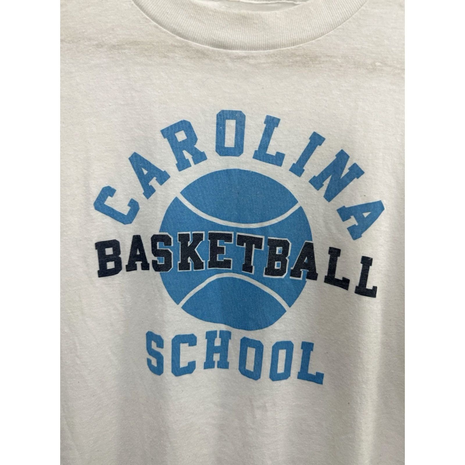 Vintage VTG 80s UNC Carolina Basketball School T-Shirt Size L White Mens Short Sleeve Size US L / EU 52-54 / 3 - 3 Thumbnail