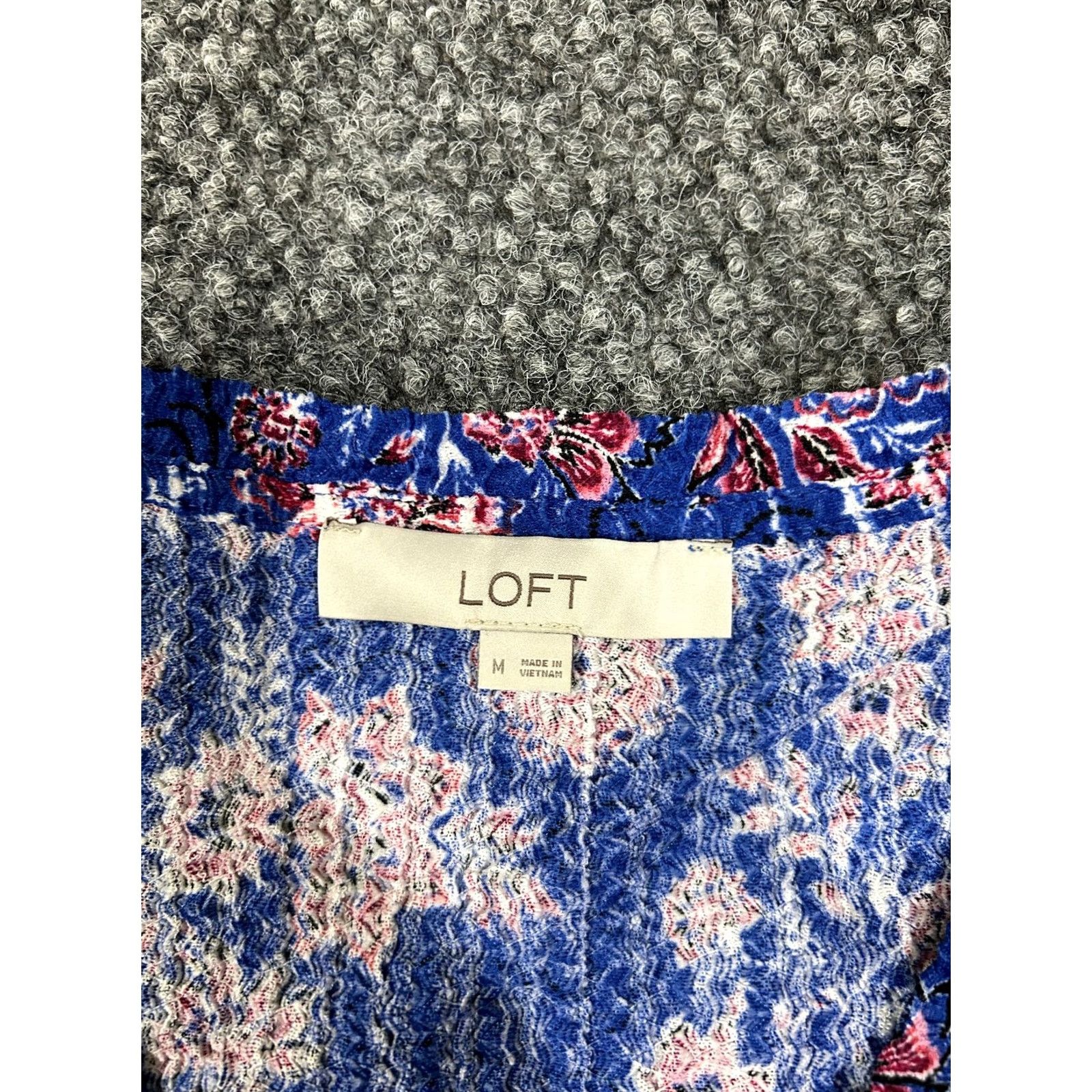Ann Taylor Ann Taylor Loft Blouse Women's Regular M Blue Floral Long Sleeve Lightweight Polyester Spandex Rayon Button Casual Spring Summer Breathable Size M / US 6-8 / IT 42-44 - 3 Thumbnail