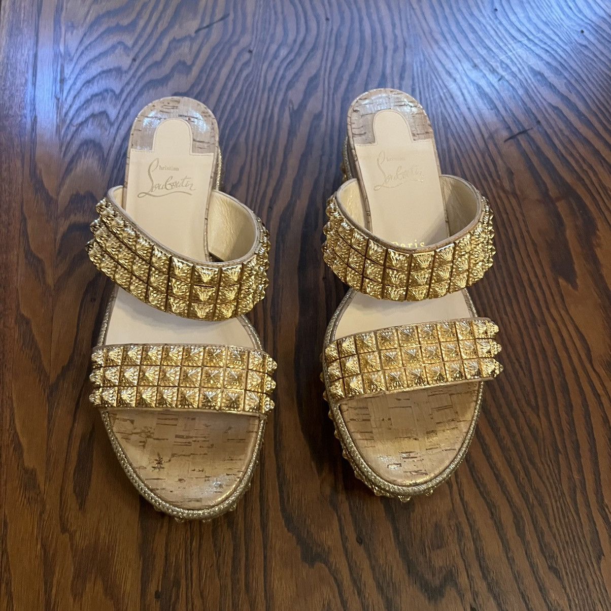 Christian Louboutin Christian Louboutin Myriadiam flat sandals in a gold Size US 9 / IT 39 - 8 Thumbnail