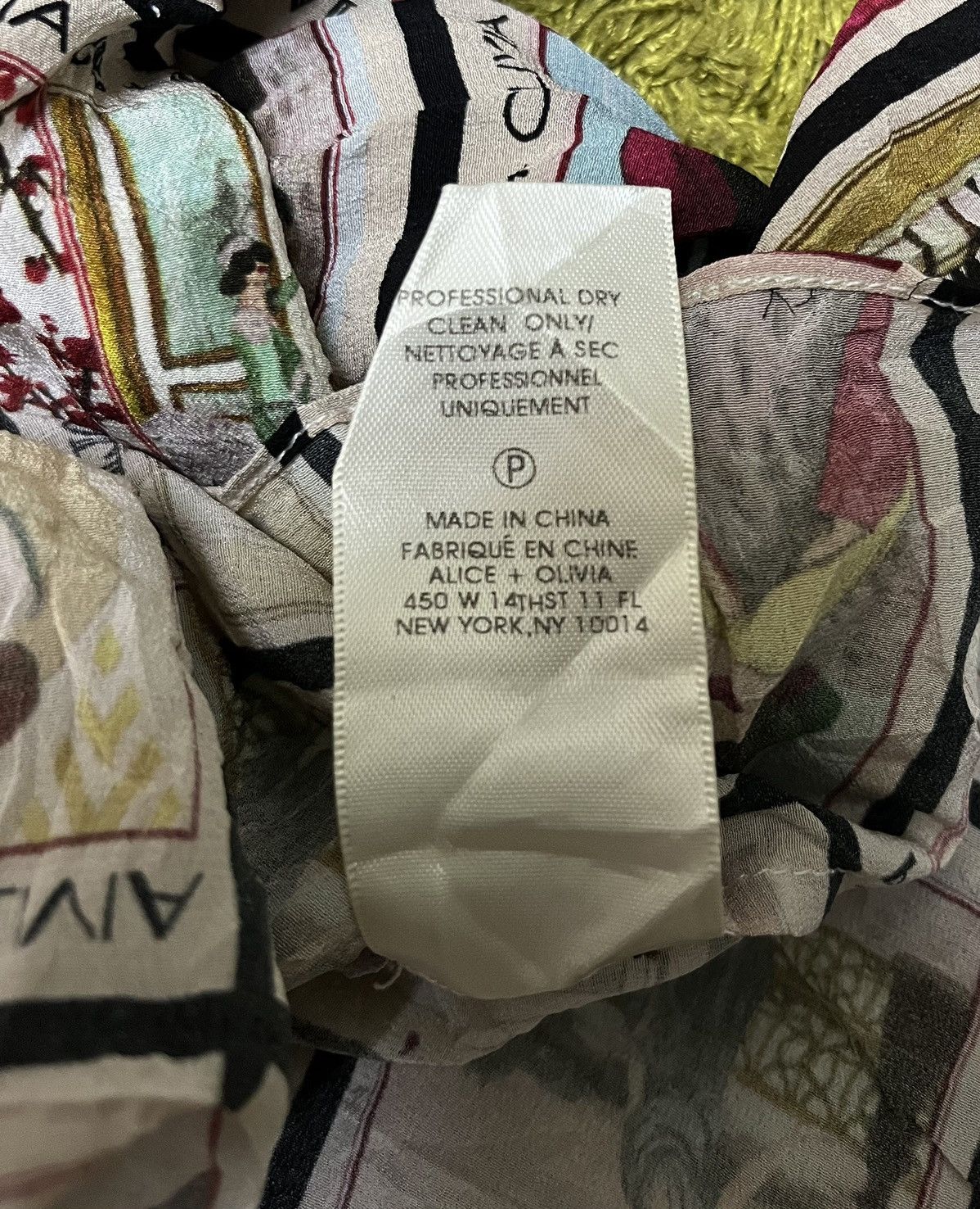 Alice + Olivia Alice + Olivia Fullprint Monogram Button Blouse Size S / US 4 / IT 40 - 6 Thumbnail