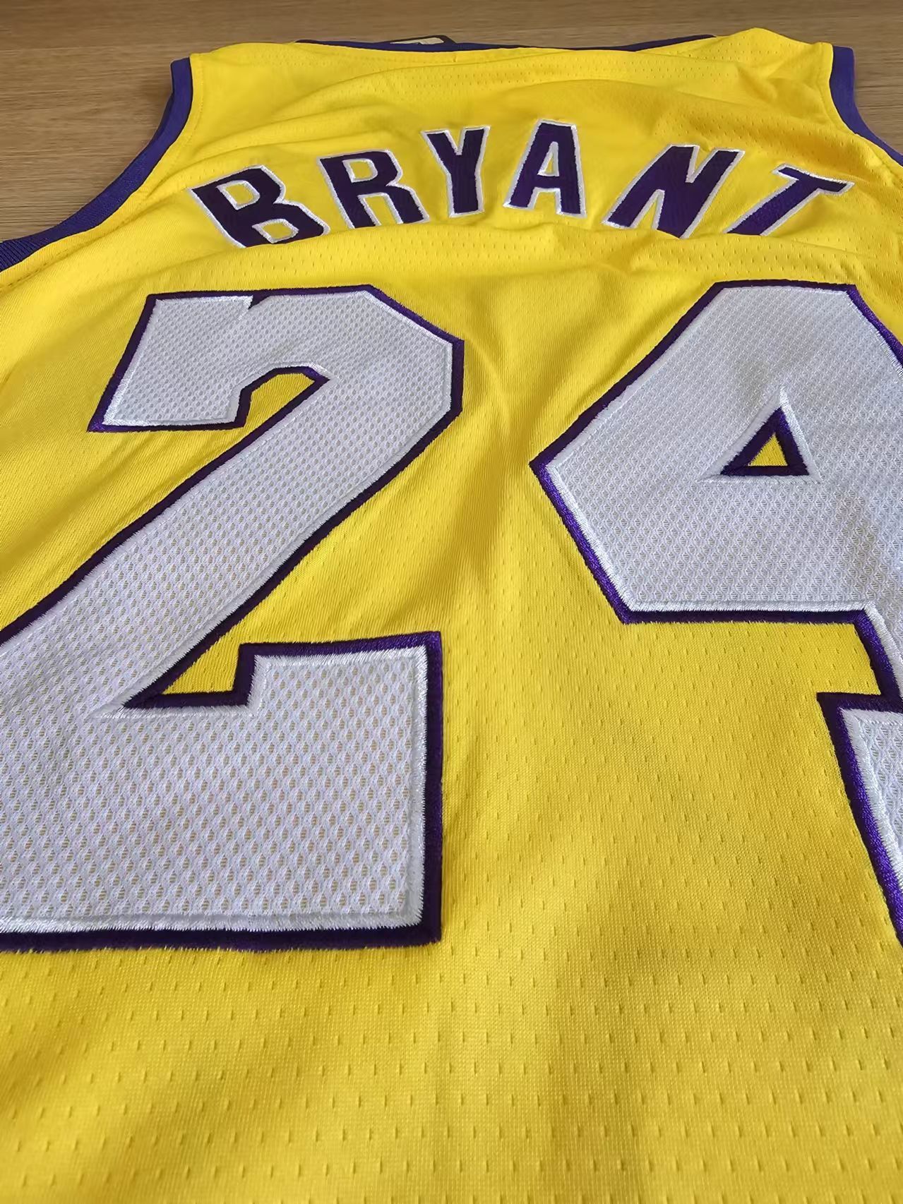 NBA 2008 09 Los Angeles Lakers #24 Kobe Bryant Jersey Size US M / EU 48-50 / 2 - 4 Thumbnail
