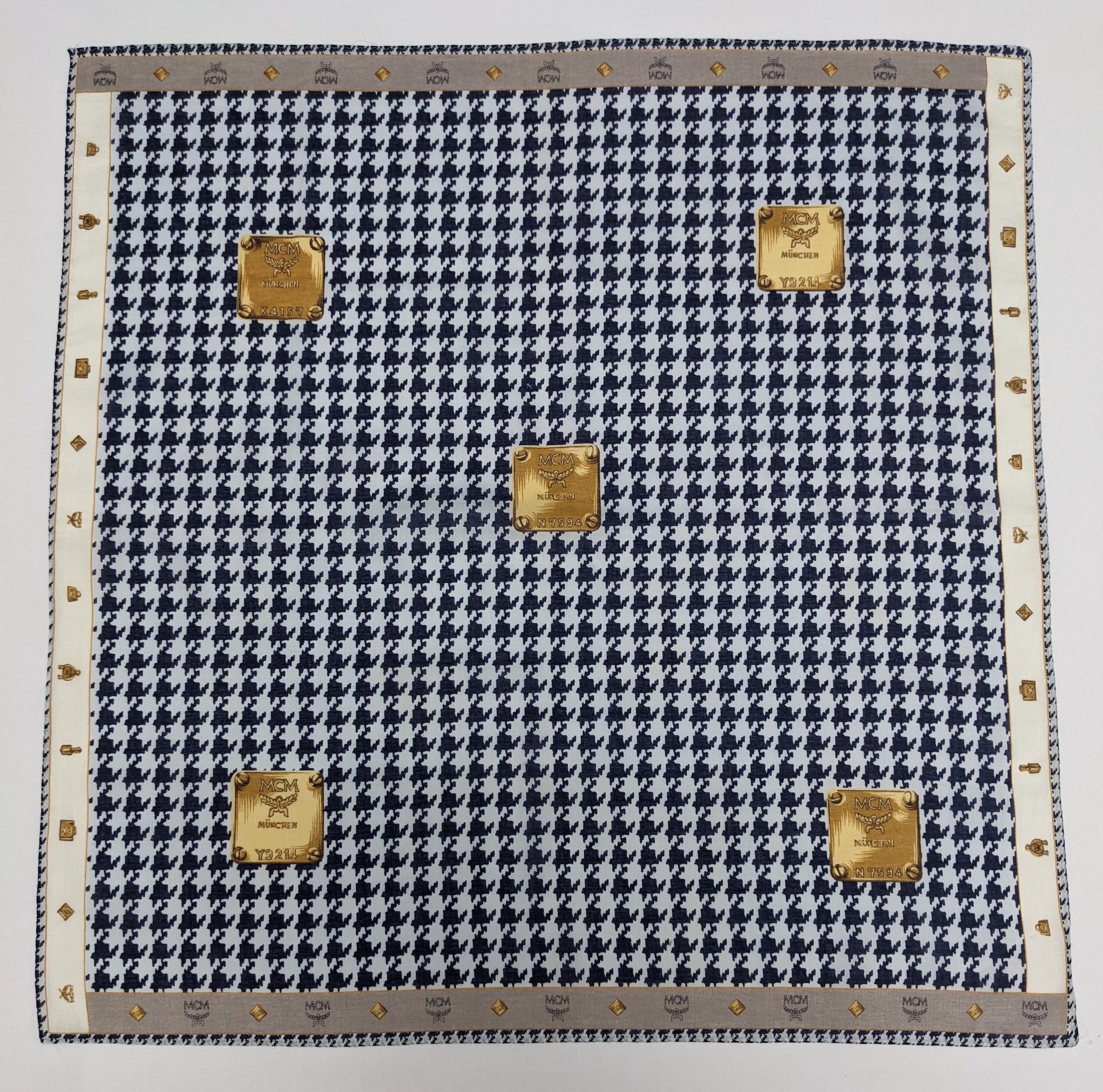 MCM MCM LOGO PLAQUE PRINT HOUNDSTOOTH POCKET SQUARE Size ONE SIZE - 4 Thumbnail