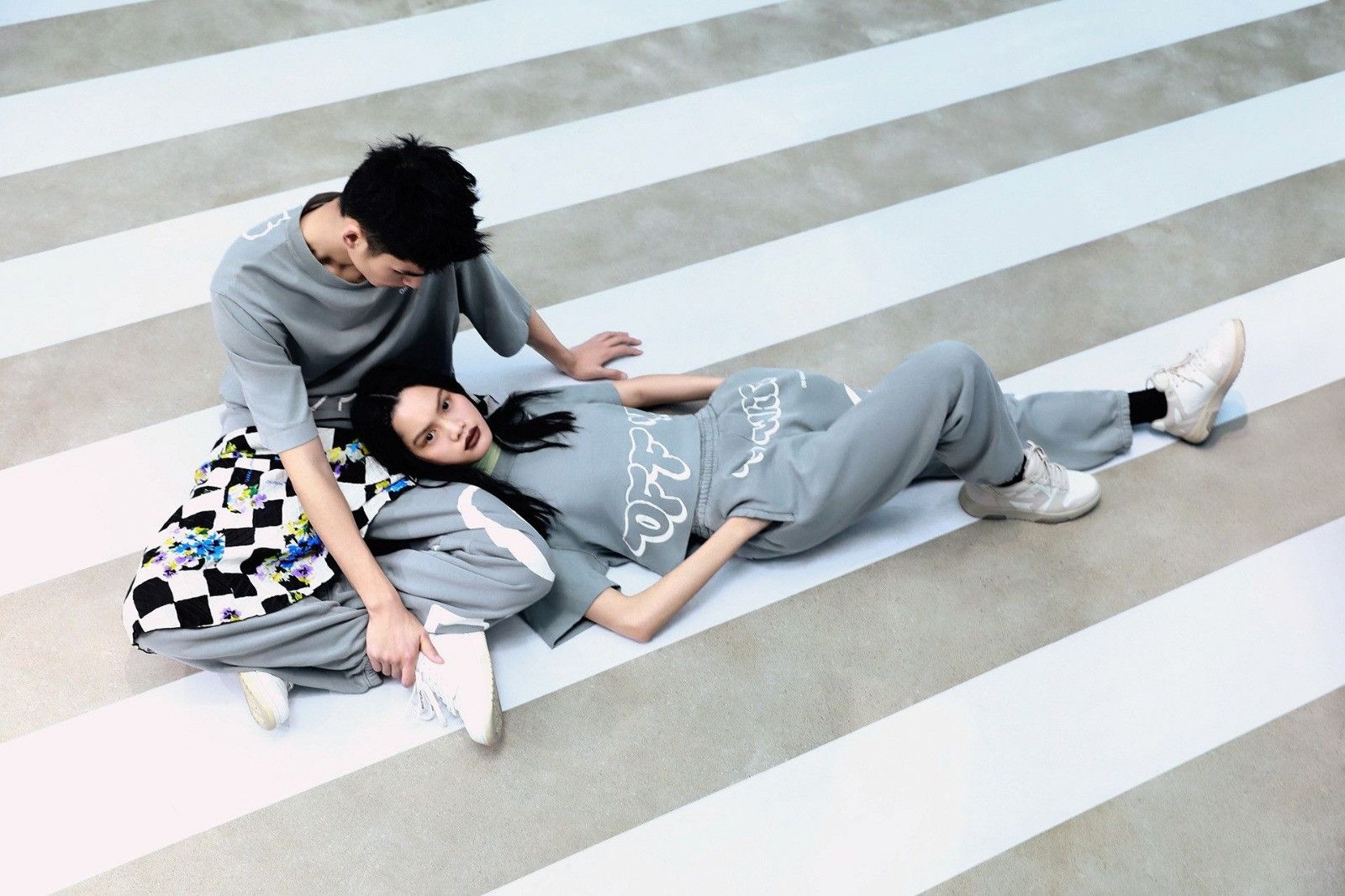 Off-White Light Blue Bubble Logo Oversized Cropped Sweatshirt Size XL / US 12-14 / IT 48-50 - 5 Thumbnail