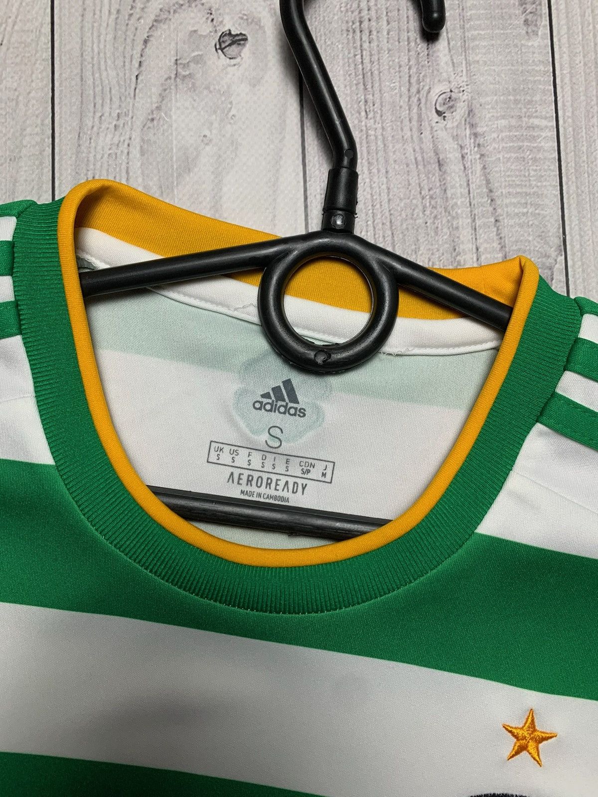 Adidas × Vintage Vintage adidas Celtic soccer jersey size S Size US S / EU 44-46 / 1 - 3 Thumbnail