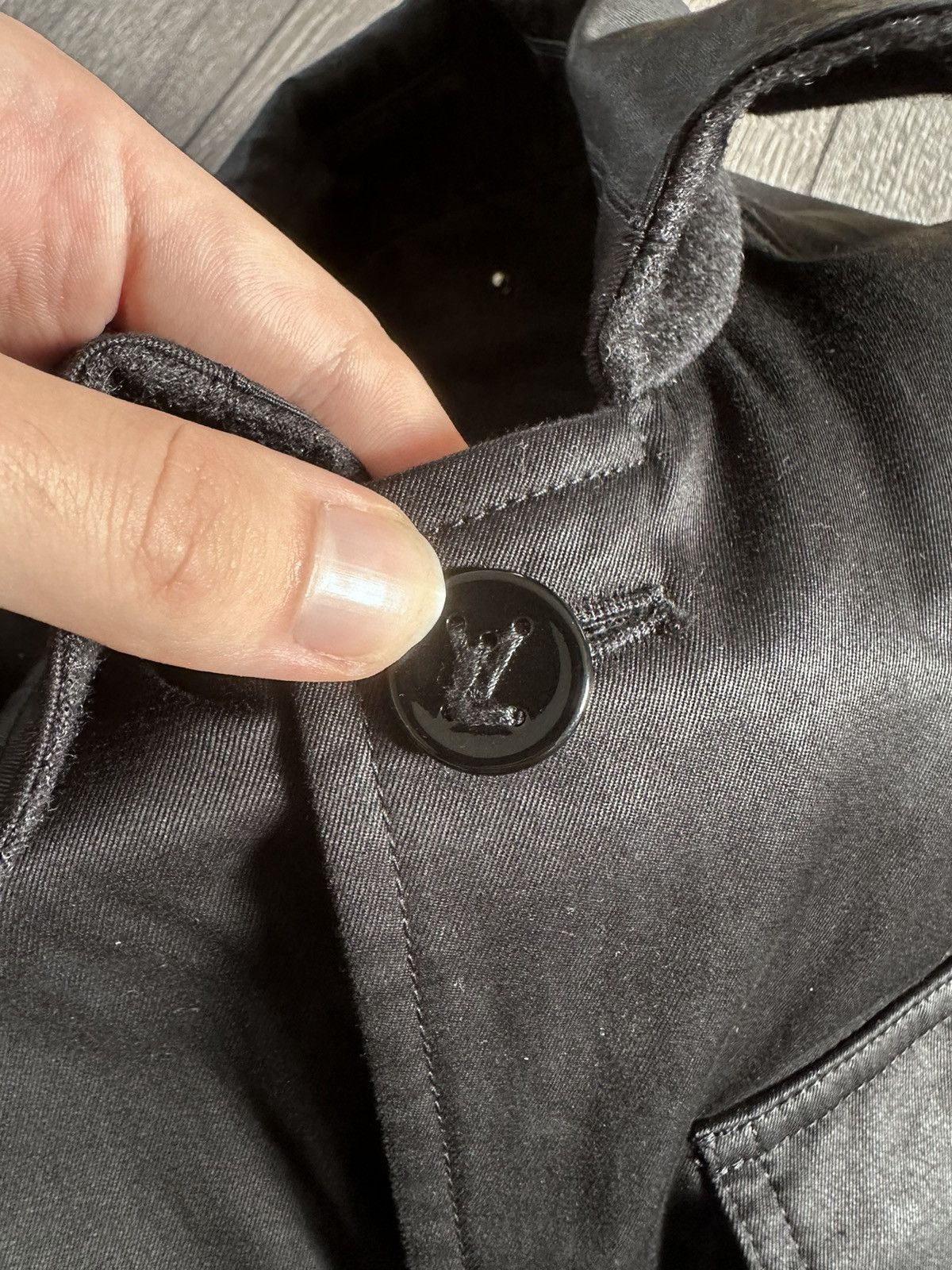 Louis Vuitton louis vuitton reversible monogram rain blouson jacket black Size US S / EU 44-46 / 1 - 4 Thumbnail