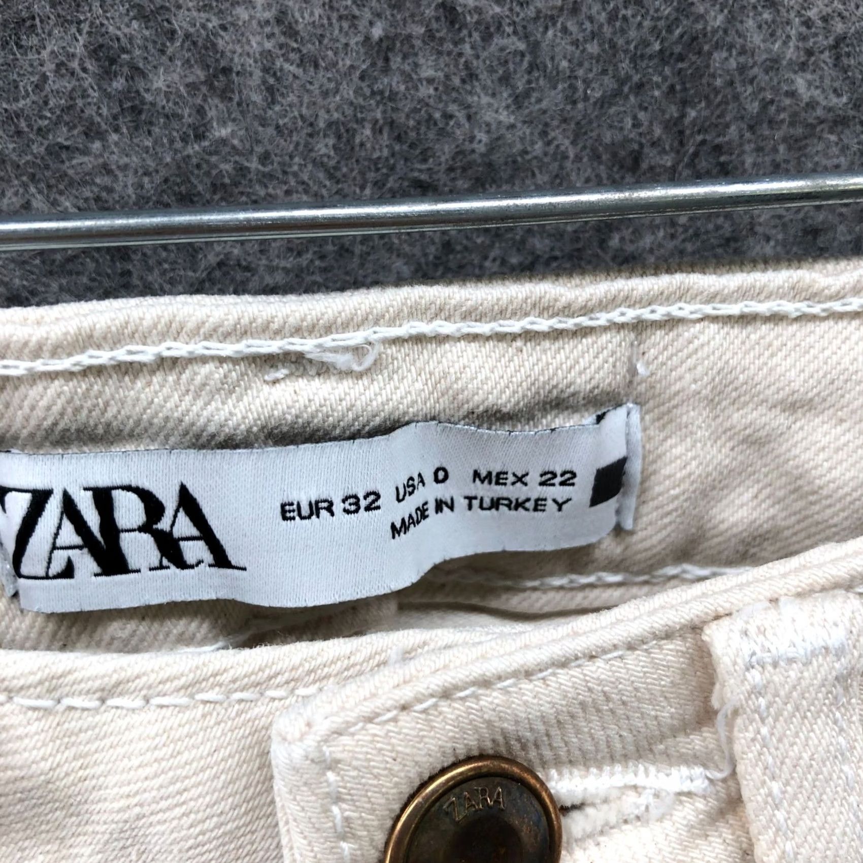 Zara Zara High Rise Straight Jeans Womens 0 Ivory White Split Hem Frayed Jeans Size 25" / US 0 / IT 36 - 6 Thumbnail