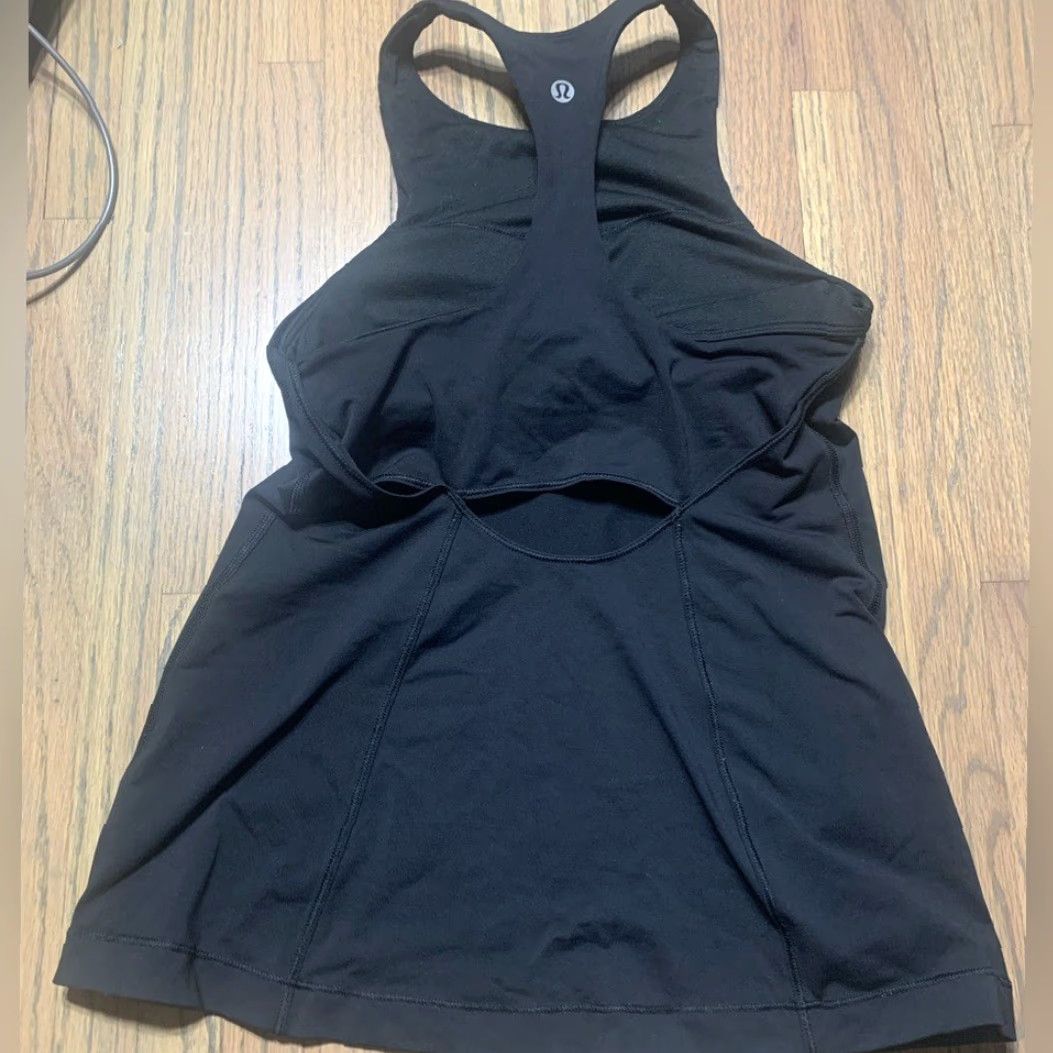 Lululemon Lululemon Tank Black with Built In Bra 4 Women Tank Top Regular Size 4 Black Built In Pad Size S / US 4 / IT 40 - 2 Thumbnail