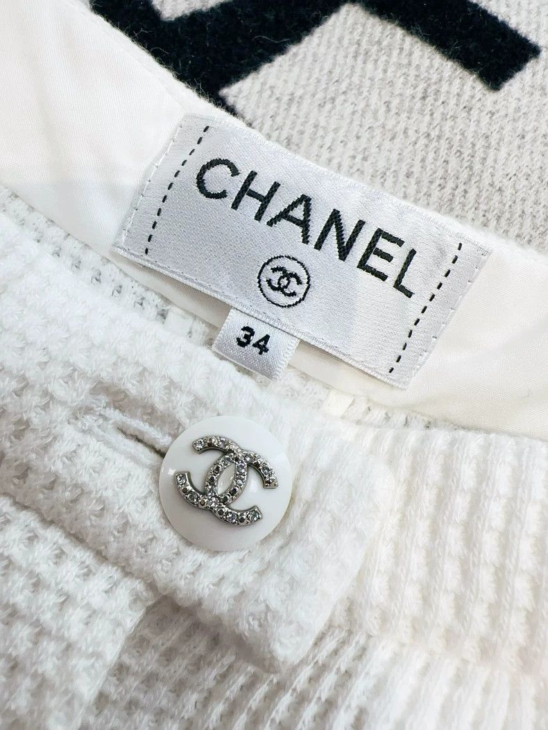 Chanel Chanel 21C white waffle diamond buckle wide-leg trousers Size 42" / US 20 - 5 Thumbnail