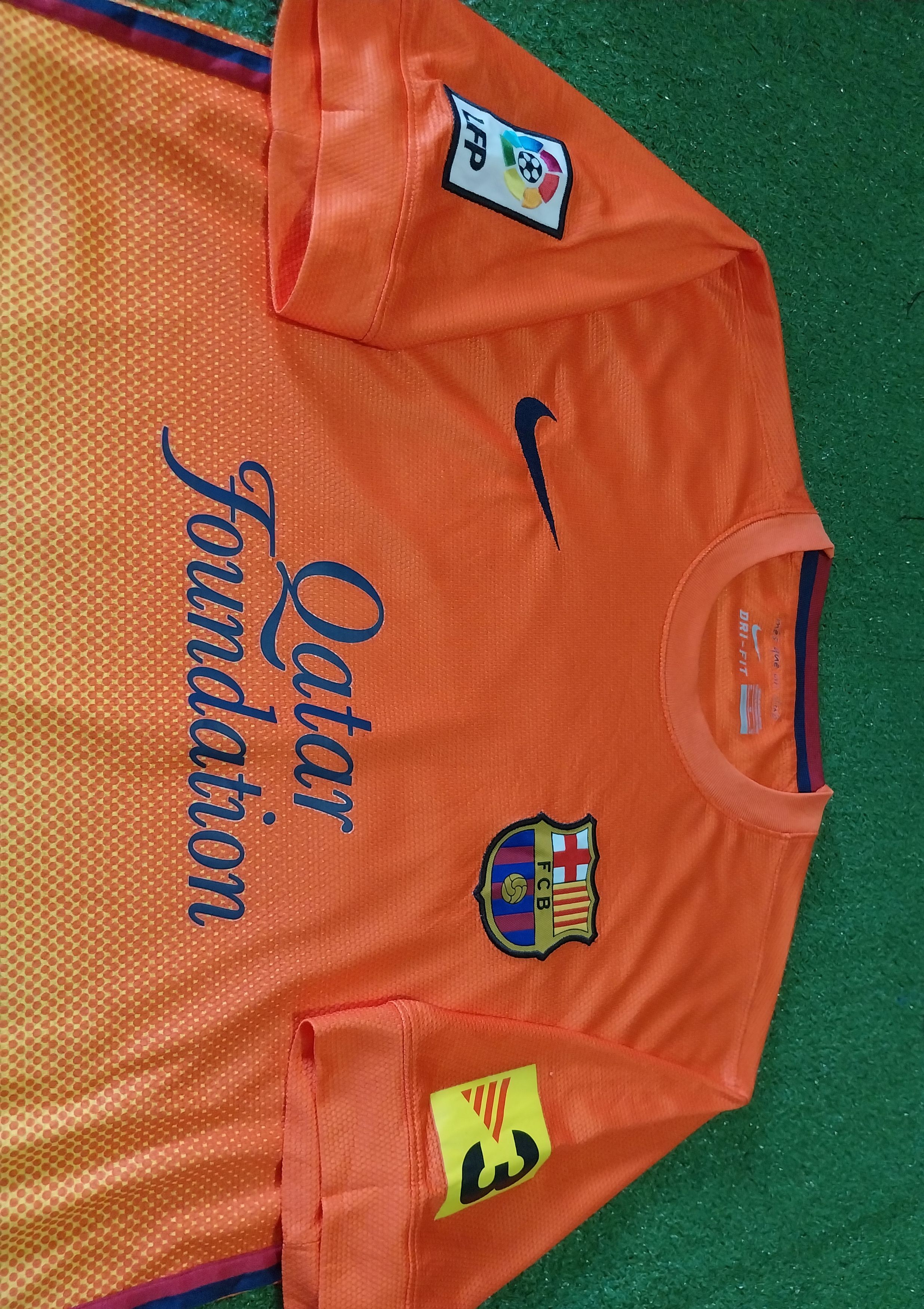 Nike Barcelona away 2012/2013 lionel messi jersey football Size US M / EU 48-50 / 2 - 3 Thumbnail