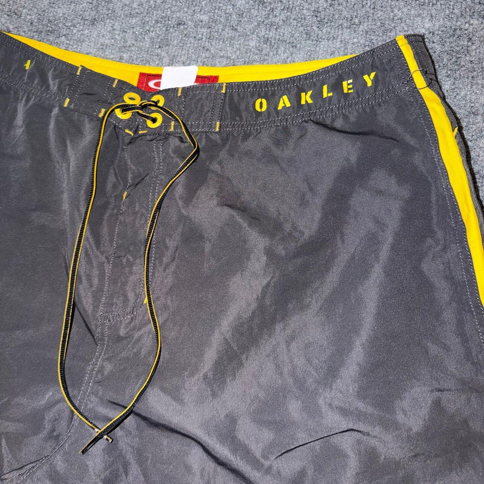 Oakley Oakley 90s Grey/Yellow Skull Board Shorts Mens XL 36 Size US 36 / EU 52 - 2 Thumbnail