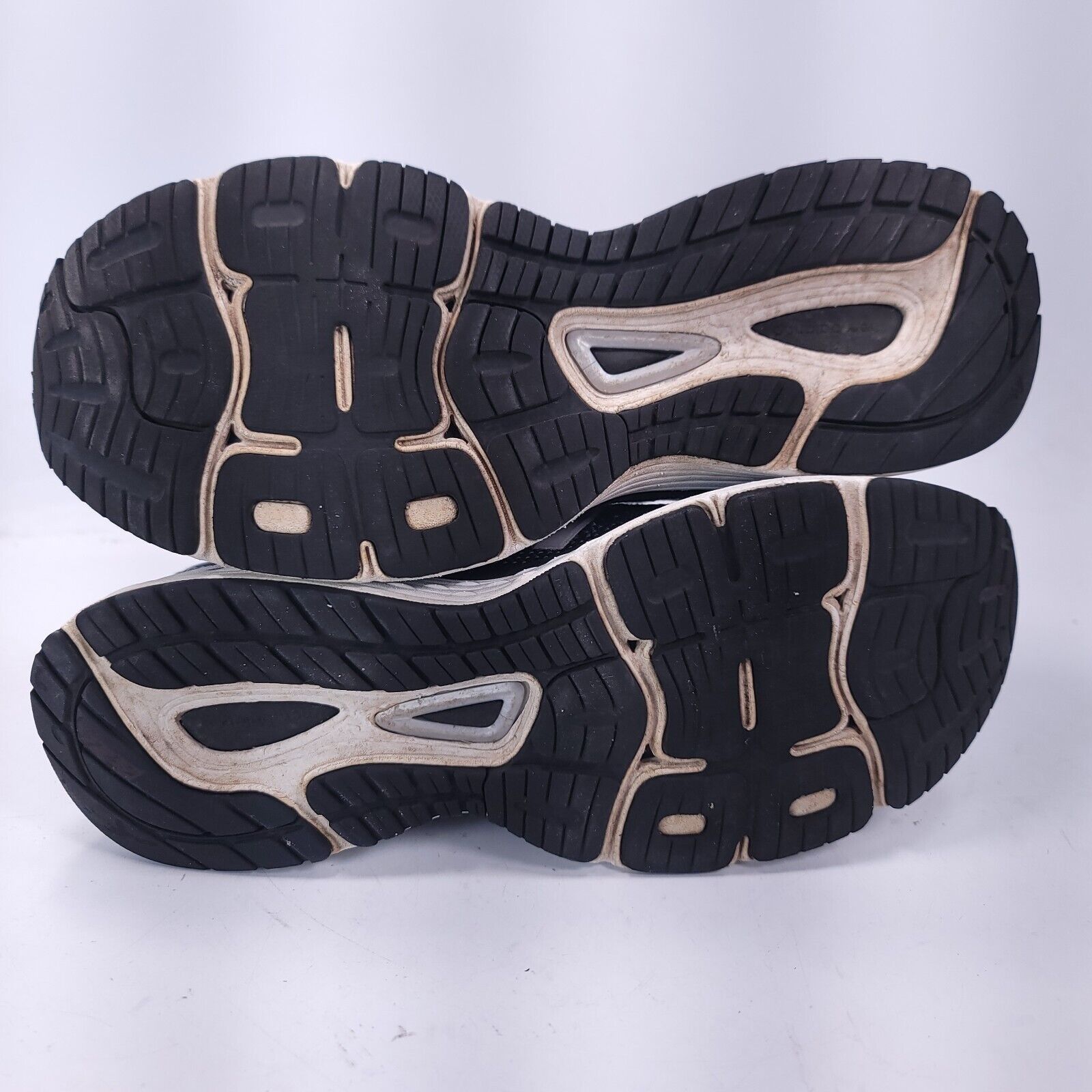 New Balance New Balance 880 Shoe Womens Size 9 W880BK9 Black White Size US 9 / IT 39 - 7 Thumbnail