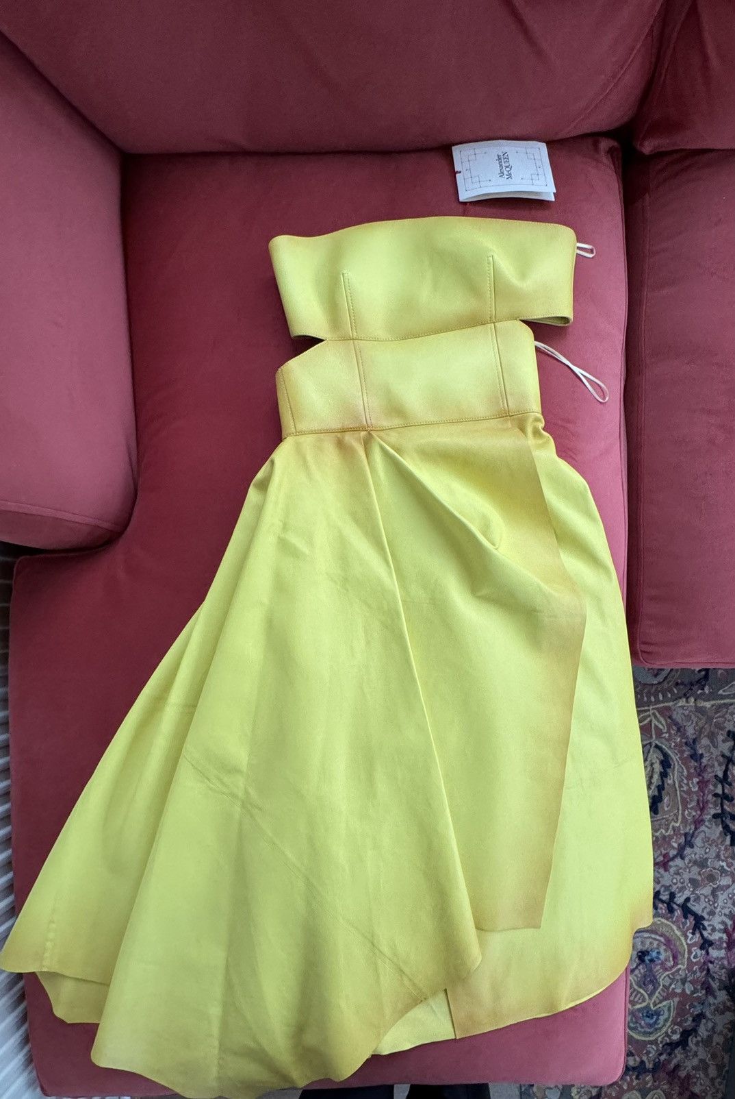 Alexander McQueen Alexander McQueen yellow leather dress, size XS Size XS / US 0-2 / IT 36-38 - 1 Thumbnail