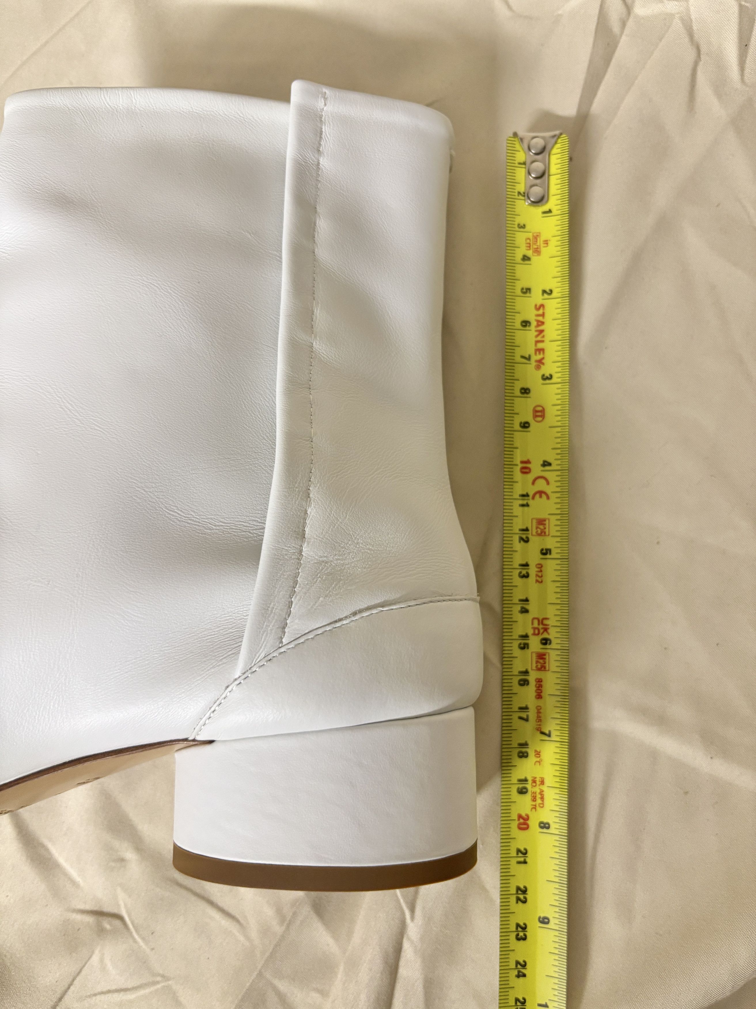 Maison Margiela Margiela white tabi boot Size US 10 / IT 40 - 11 Thumbnail