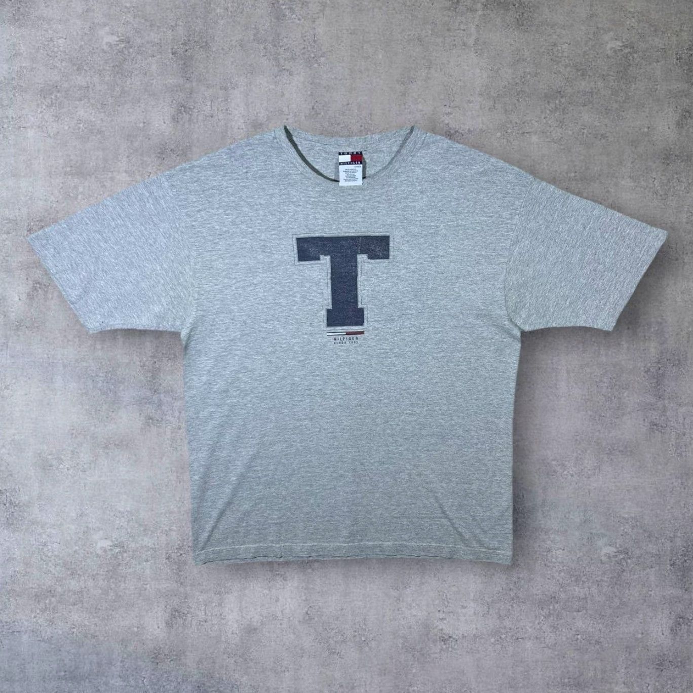 Tommy Hilfiger VINTAGE Tommy Hilfiger Big Logo Spellout Graphic Grey T-Shirt XL Men's Shirt 90s"} Size US XL / EU 56 / 4 - 2 Thumbnail