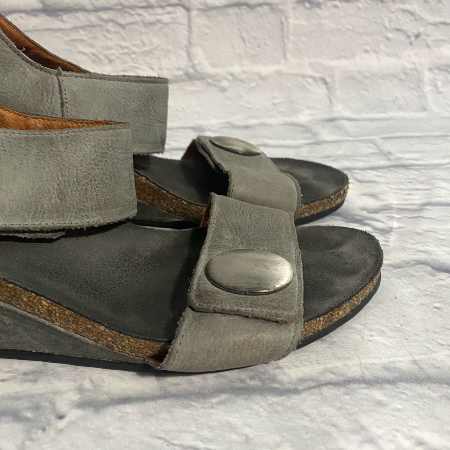 Taos VINTAGE: No — Taos Carousel 2 Wedge Sandals Graphite Metallic Gray Hook And Loop Women’s Sz 38 Size US 8 / IT 38 - 4 Thumbnail