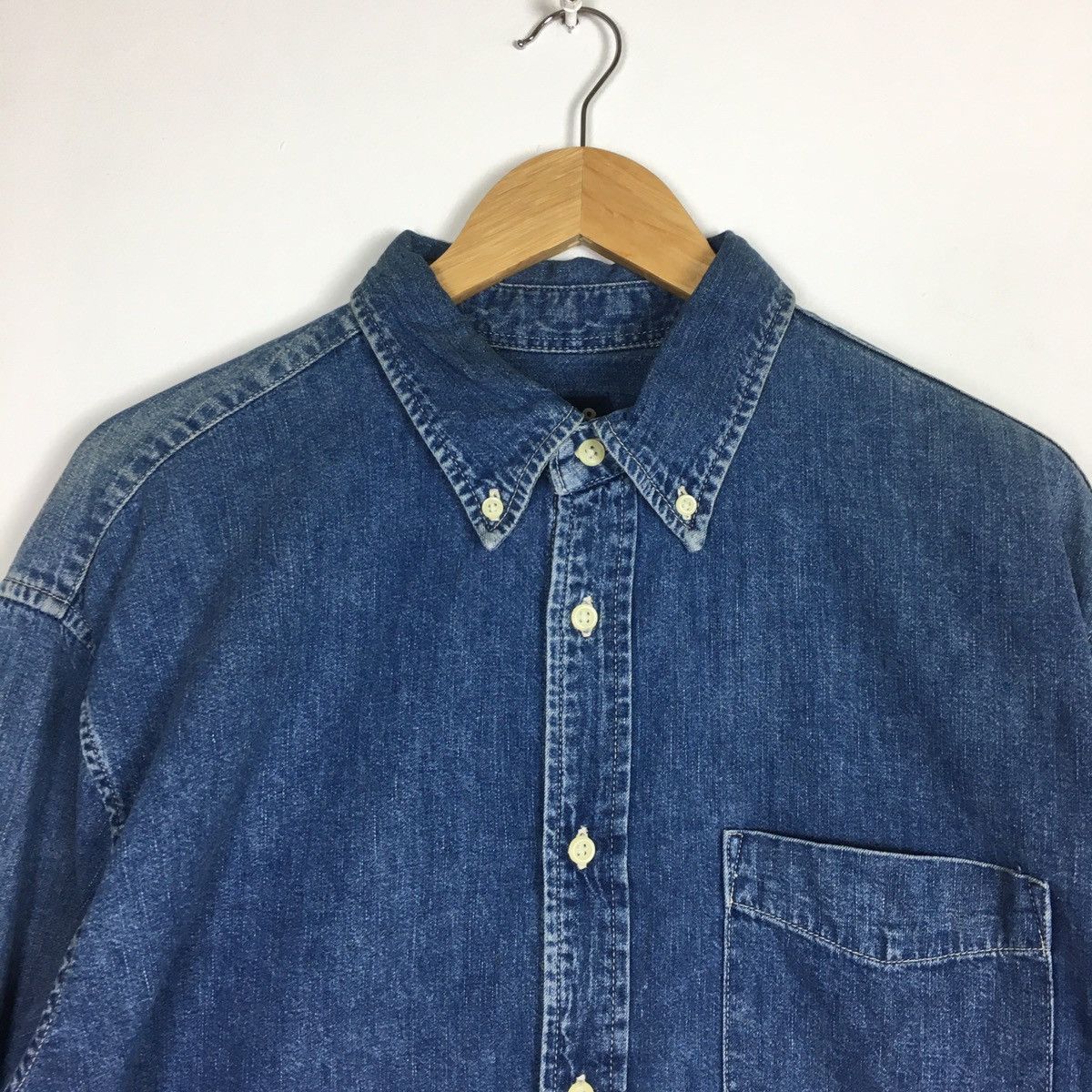 Uniqlo Vintage Uniqlo Single Pocket Denim Shirt Size US L / EU 52-54 / 3 - 5 Thumbnail