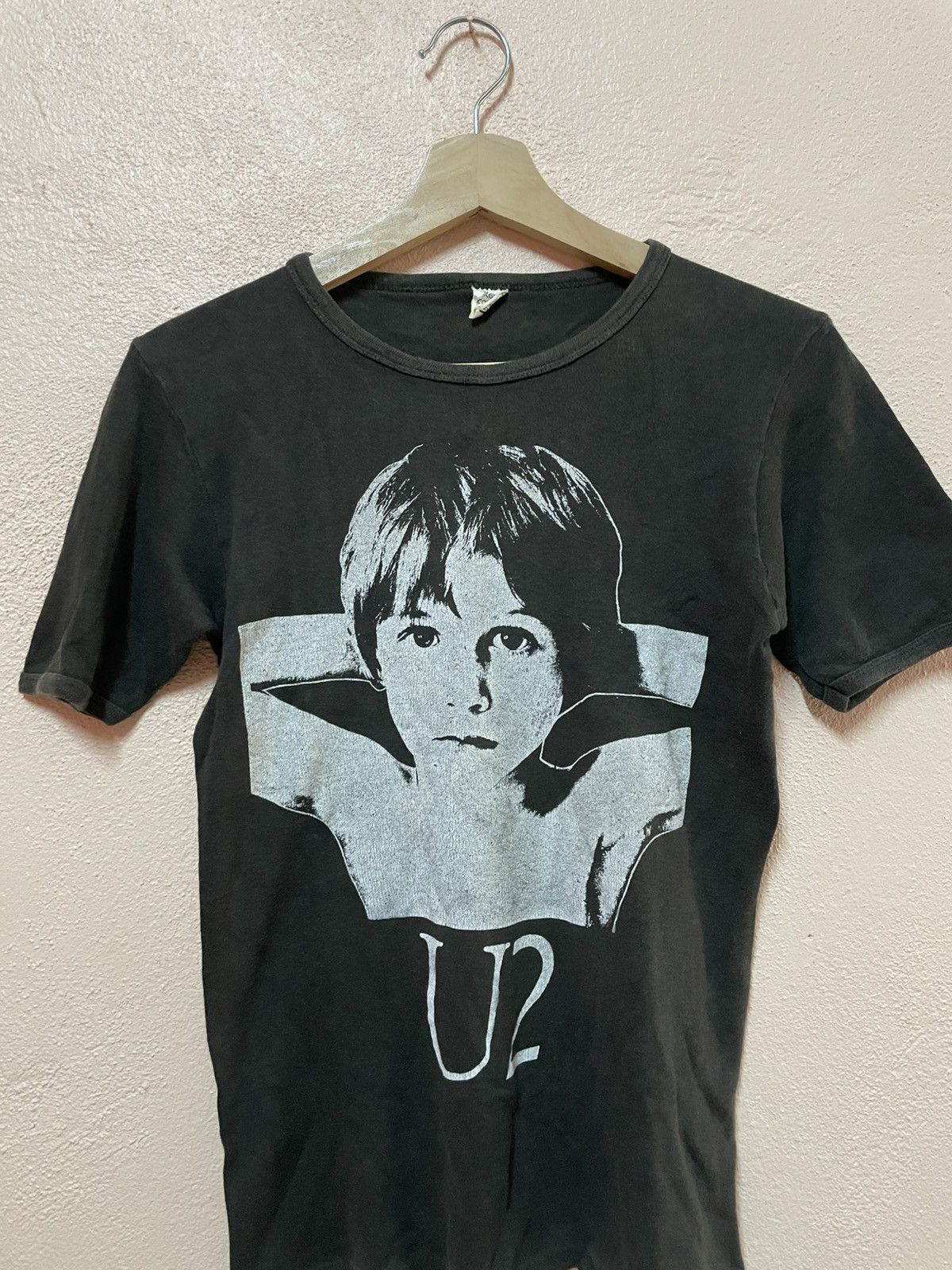 Band Tees Vintage 80’s U2 War Boy T-shirt Promo Made in Portugal sz M Size US M / EU 48-50 / 2 - 3 Thumbnail