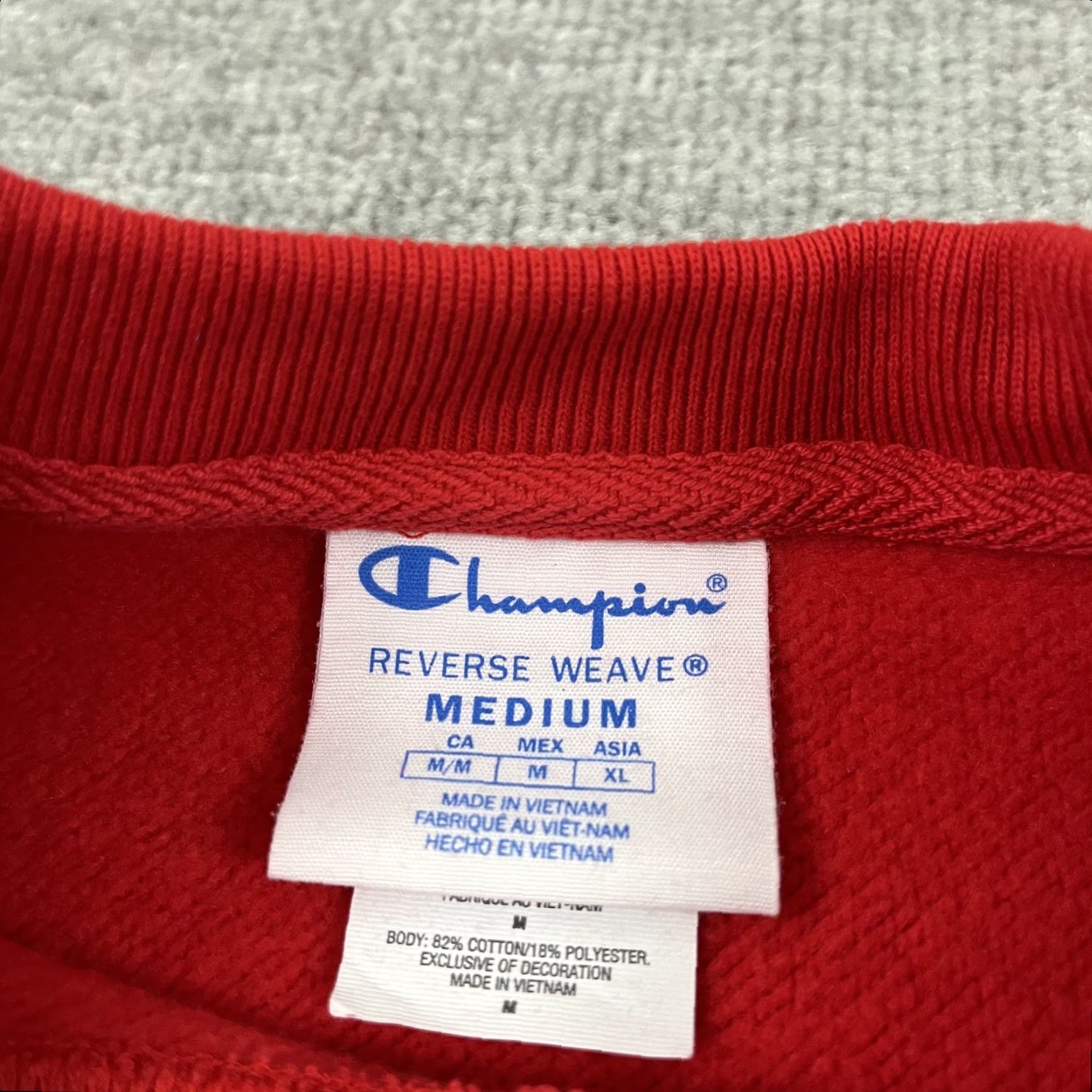 Champion VINTAGE Disney x Champion Reverse Weave Sweatshirt Mens Medium Red Mickey Pluto Graphic Size US M / EU 48-50 / 2 - 5 Thumbnail