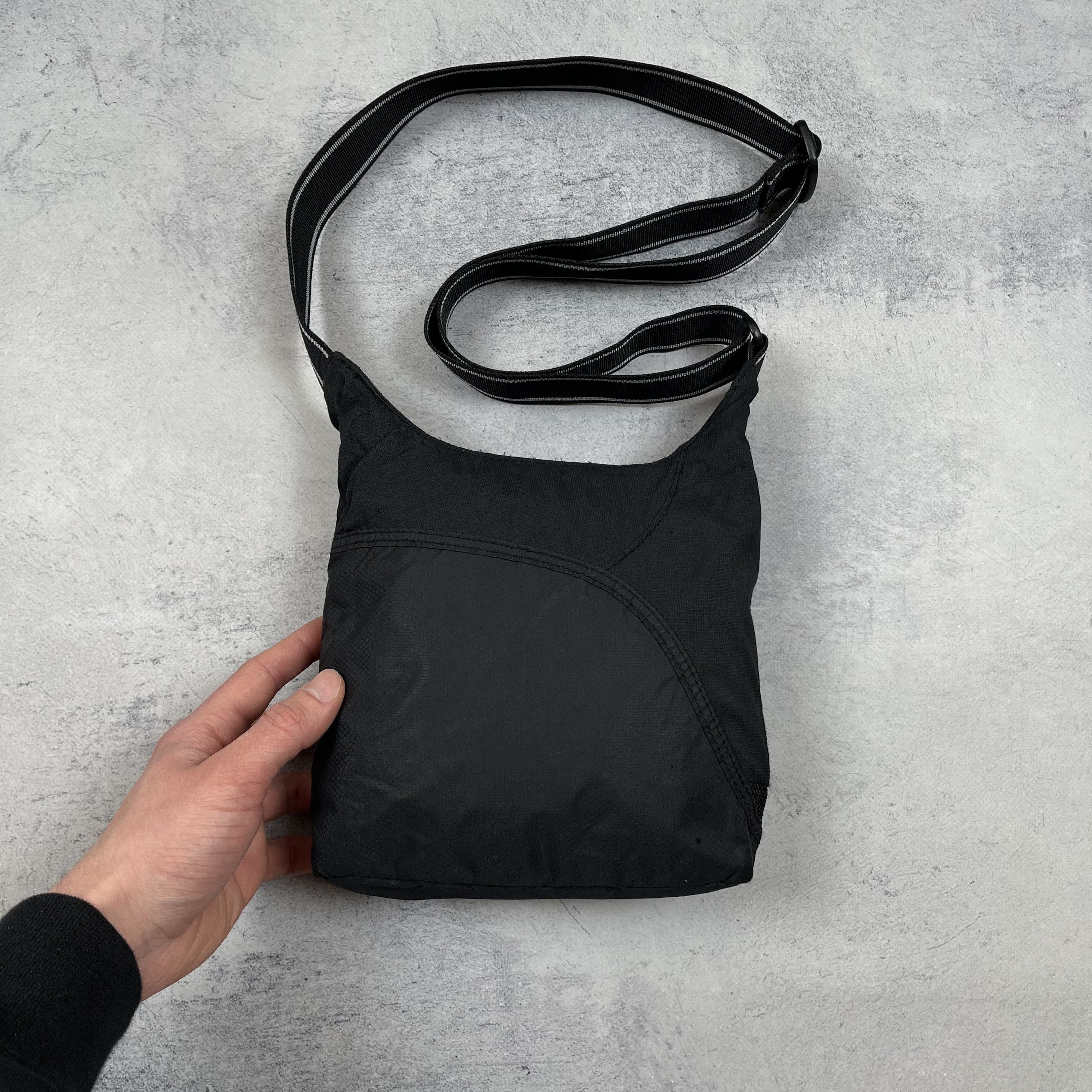Nike Vintage Nike Y2K Swoosh Nylon Shoulder Bag 2000’s Size ONE SIZE - 8 Thumbnail