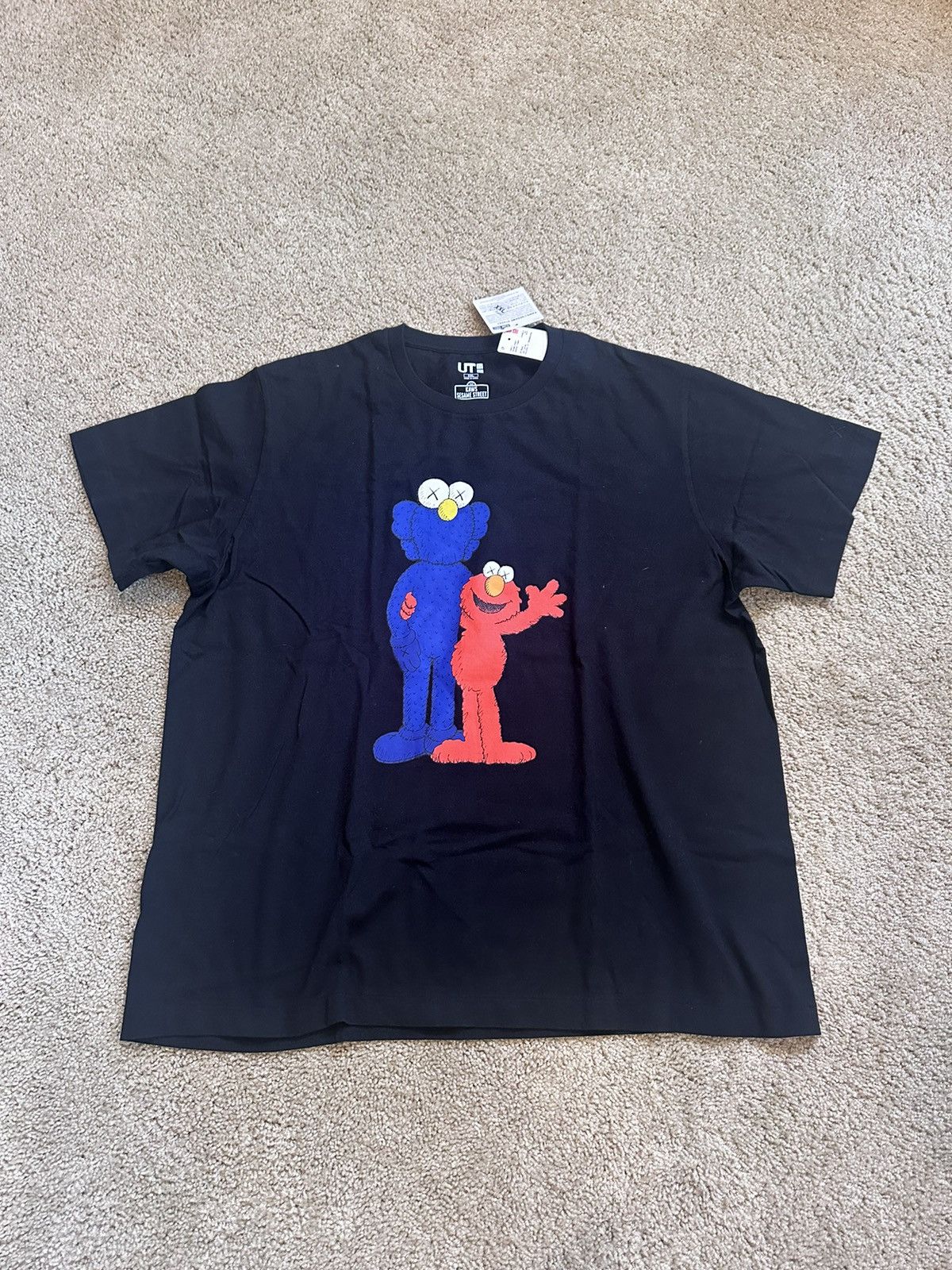 Kaws × Uniqlo Sesame Street x Kaws Shirt Size US XXL / EU 58 / 5 - 1 Thumbnail