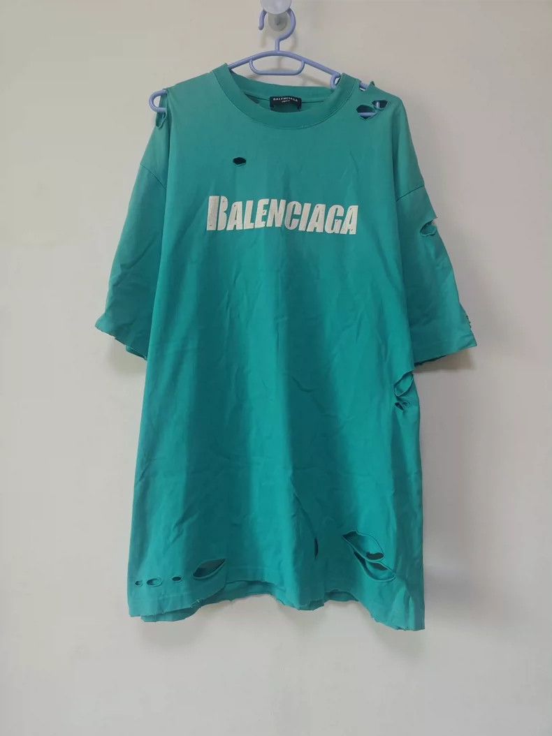 Balenciaga Balenciaga Letter Printed Pattern Ripped Round Neck Short Size US XS / EU 42 / 0 - 2 Thumbnail