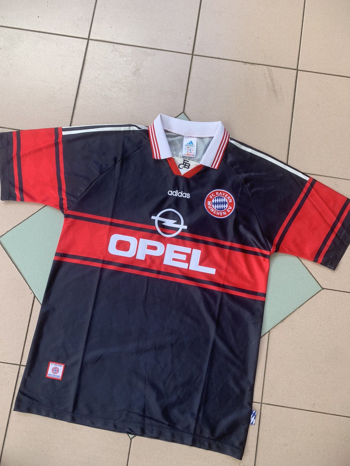 Vintage 97/98 Bayern Munchen Jersey