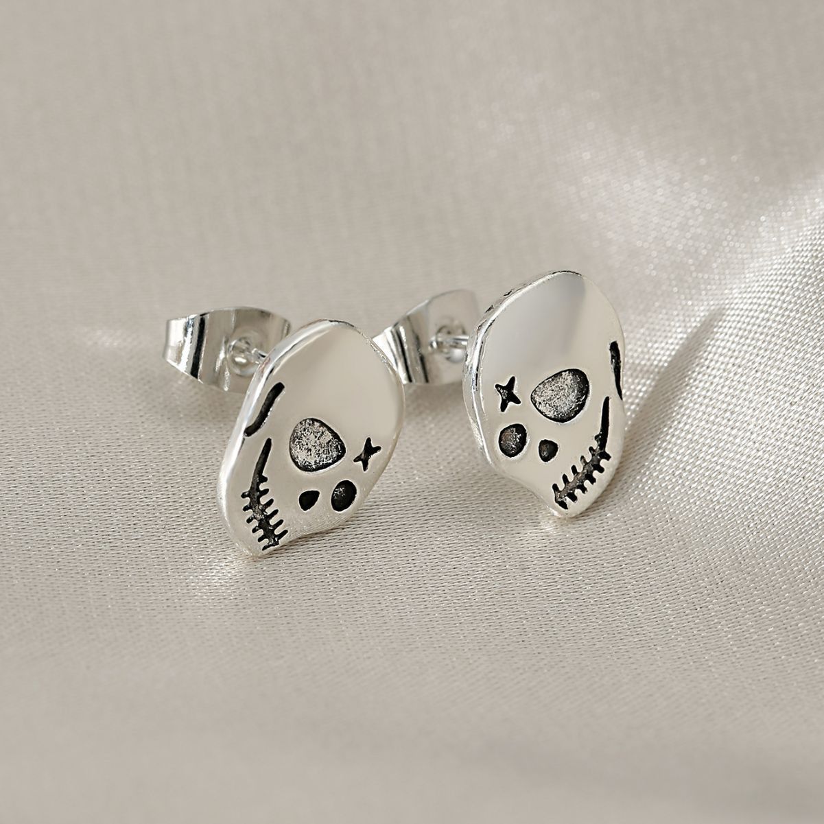 Jewelry Skull New Trend Earrings One Pairs Chrome Jewelry Size ONE SIZE - 2 Thumbnail