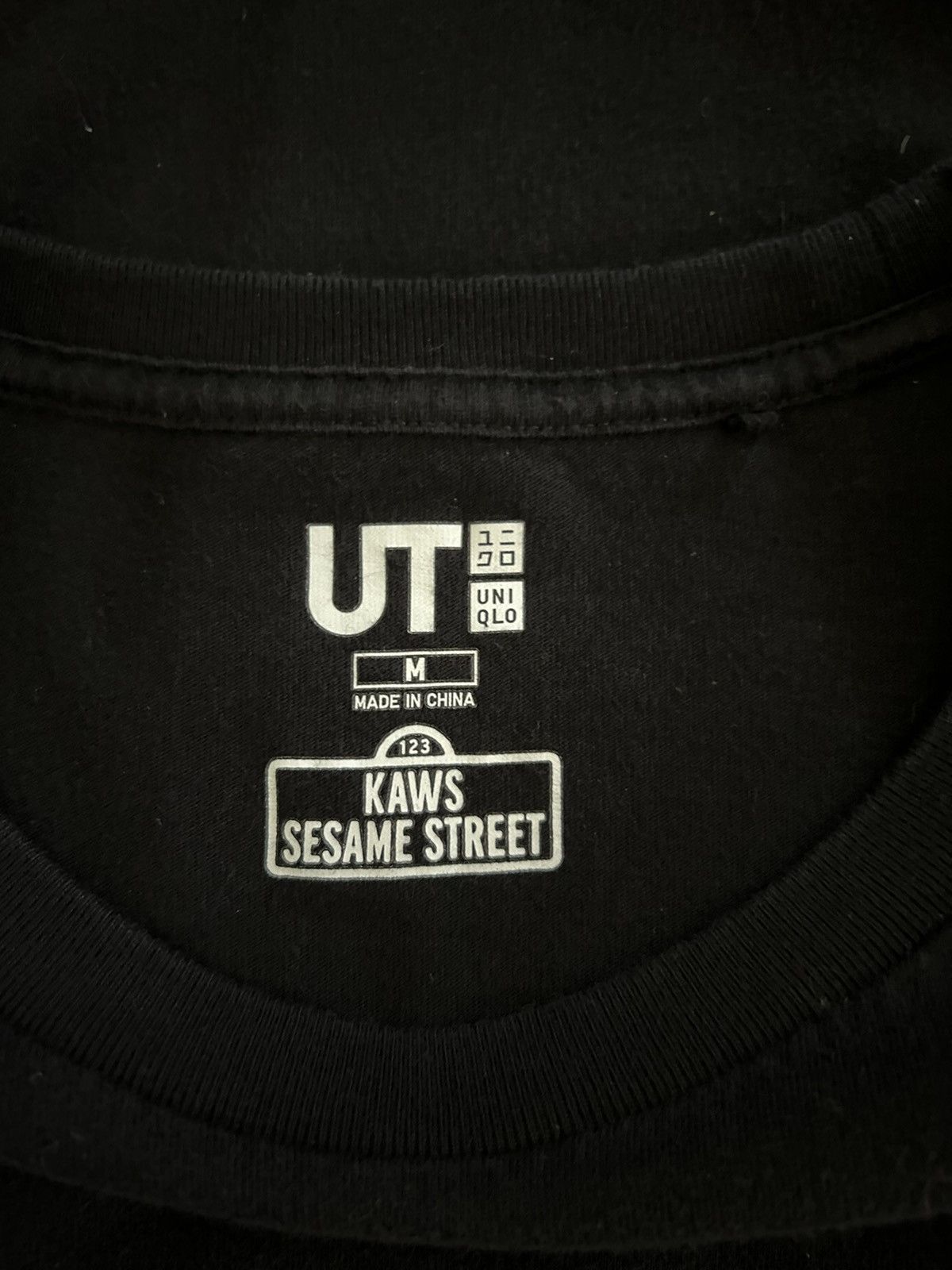 Kaws × Uniqlo Kaws Uniqlo Sesame Street Count Dracula shirt Size US M / EU 48-50 / 2 - 5 Thumbnail