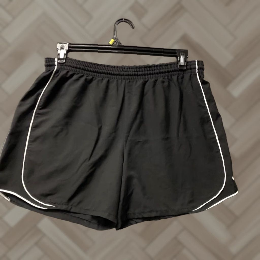 Nike Nike Women Black Athletic Shorts XL / 113-45 Size 40" / US 18 - 1 Thumbnail