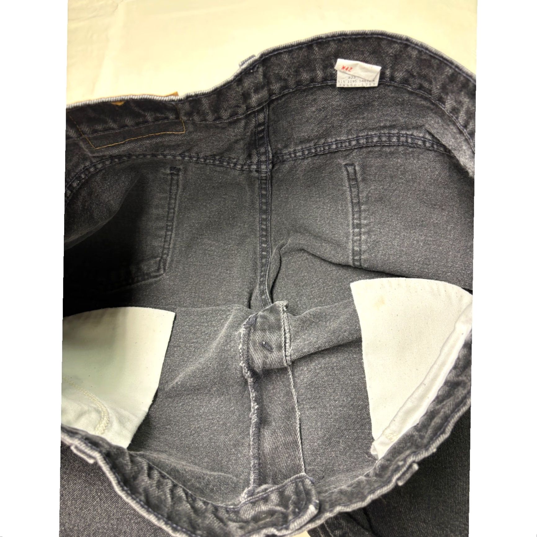 Levi's VINTAGE Levi's 550 Relaxed Fit Black Denim Shorts Bermuda Men 42 Charcoal Wash Pockets Casual Streetwear 90s Womens Mens Boys Girls Size US 42 / EU 58 - 4 Thumbnail