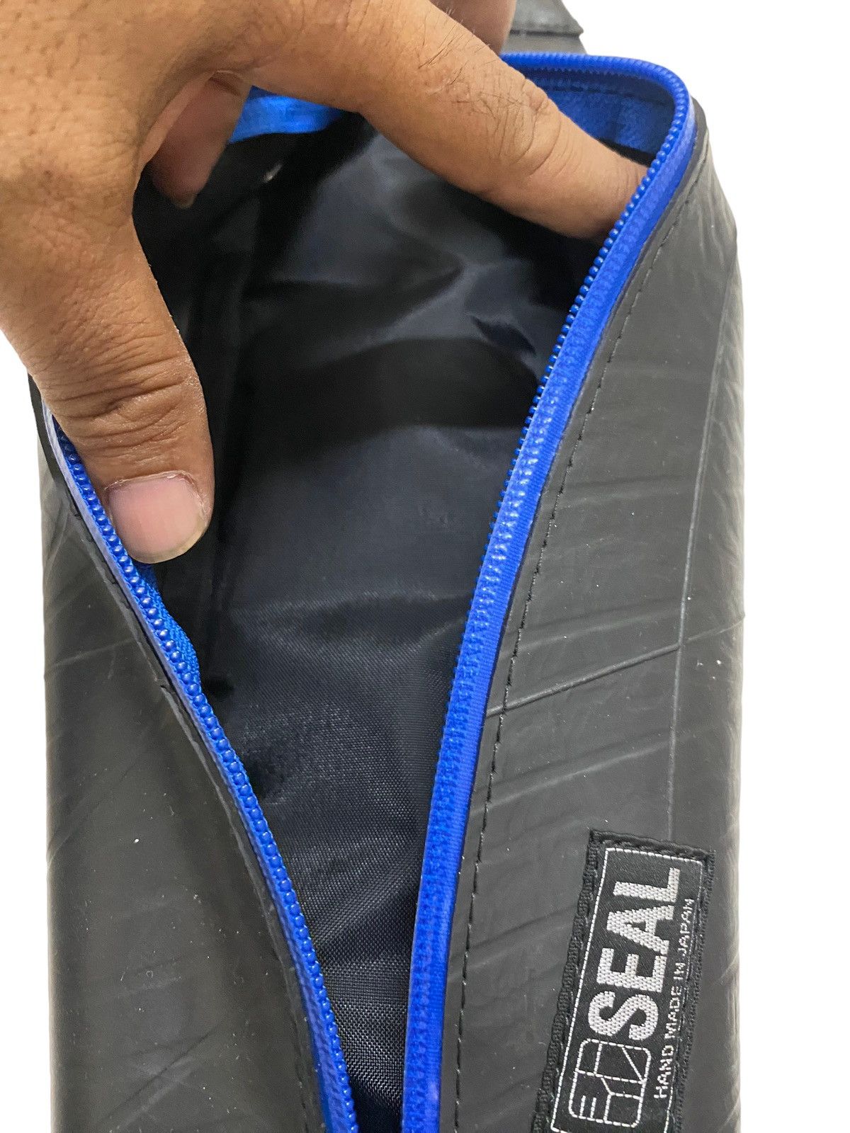 Handmade Seal Craftsmanship 2-way Body Bag Waterproof Size ONE SIZE - 7 Thumbnail