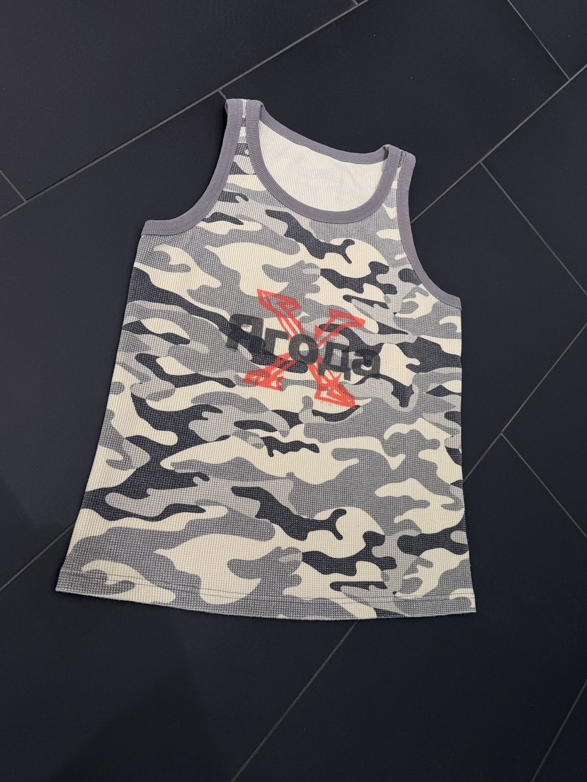 The GV Gallery GV Gallery Waffle Tank ‘Snow Camo’ Size US L / EU 52-54 / 3 - 1 Thumbnail