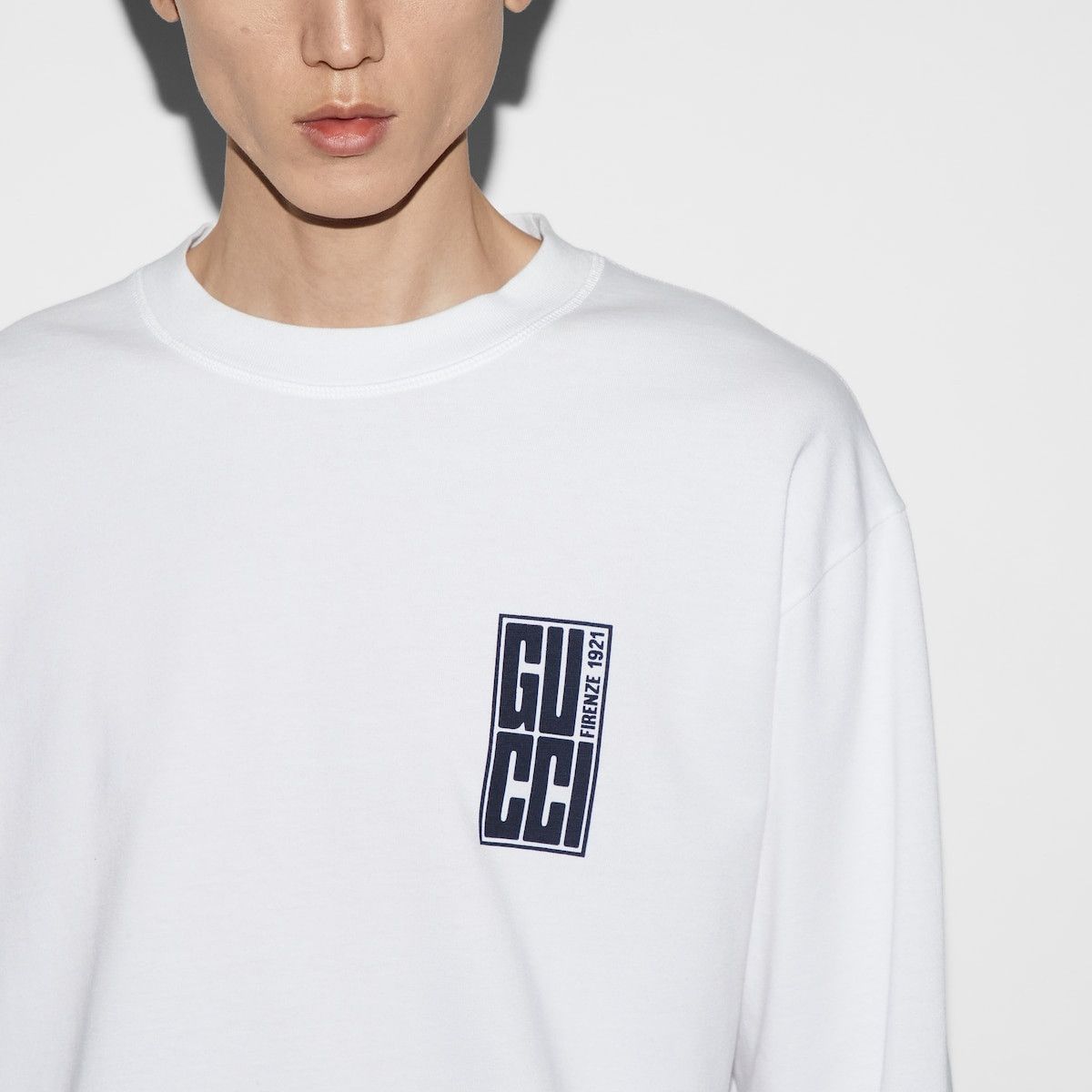 Gucci o1s1wg110925 Cotton Jersey T-Shirt With Gucci Print in White Size US XL / EU 56 / 4 - 5 Thumbnail