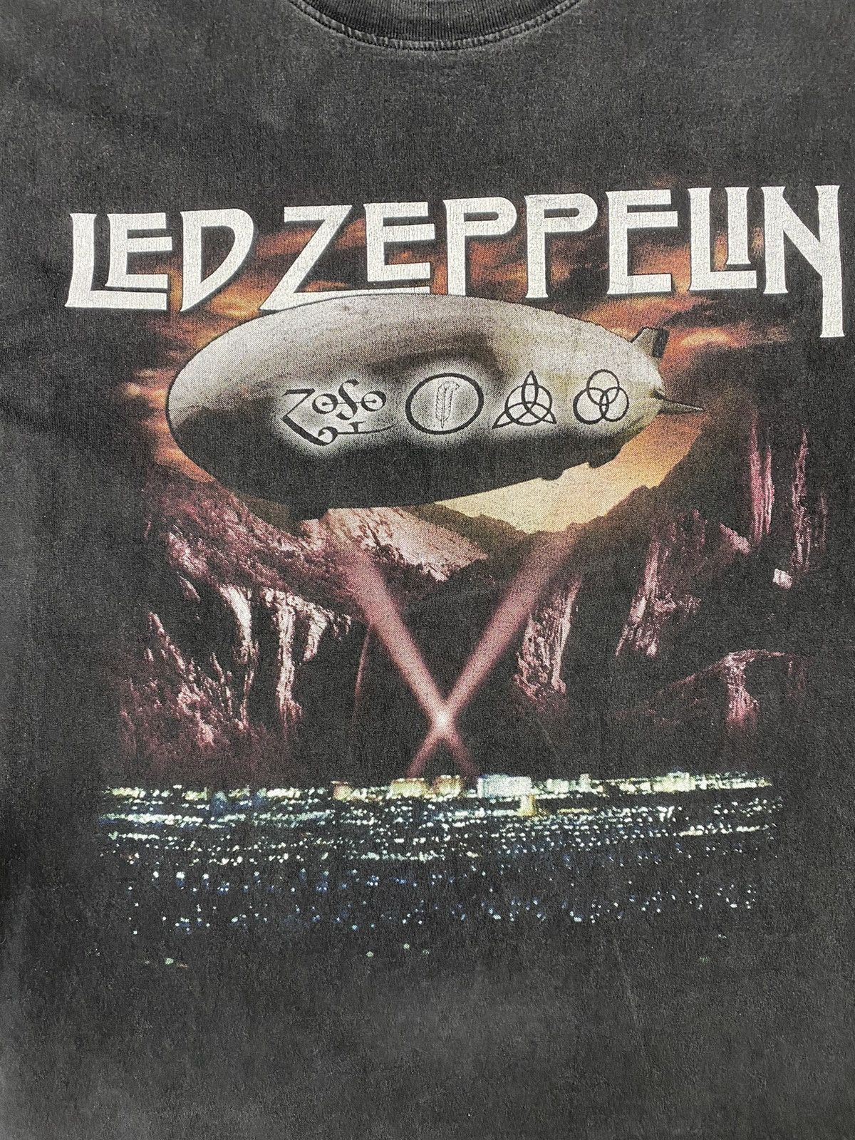 Vintage Vintage 90s Led Zeppelin Zoso Winterland Tee Size US L / EU 52-54 / 3 - 6 Thumbnail